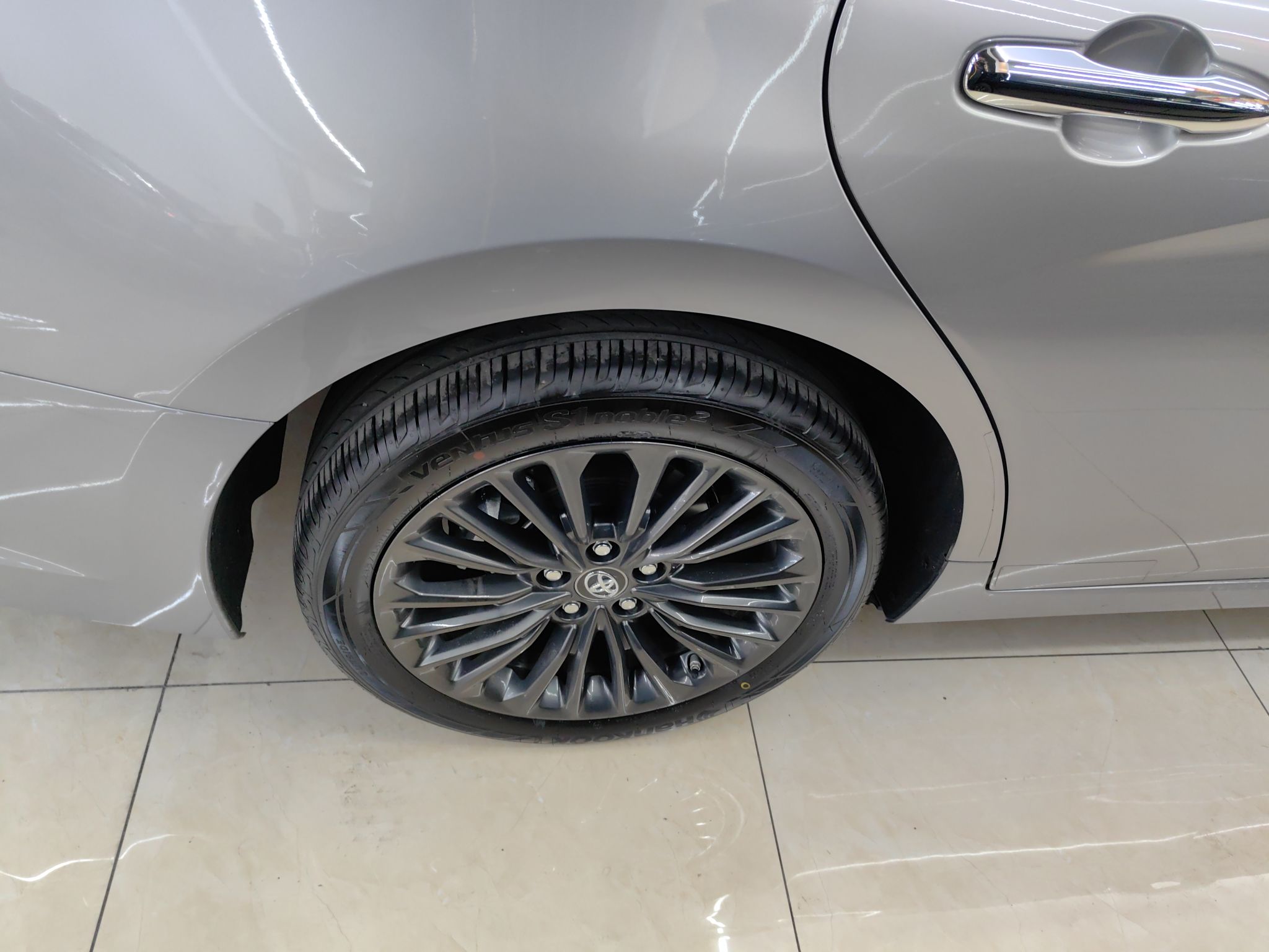 丰田 亚洲龙 2022款 2.0L XLE尊享版