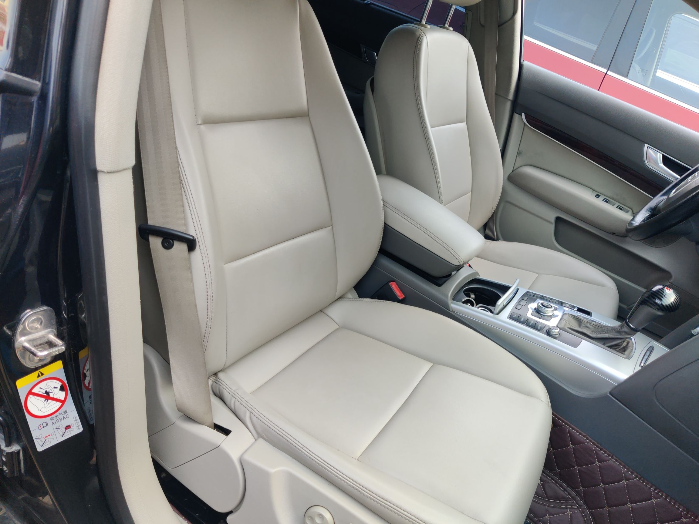 奥迪A6L 2011款 2.0 TFSI 自动标准型