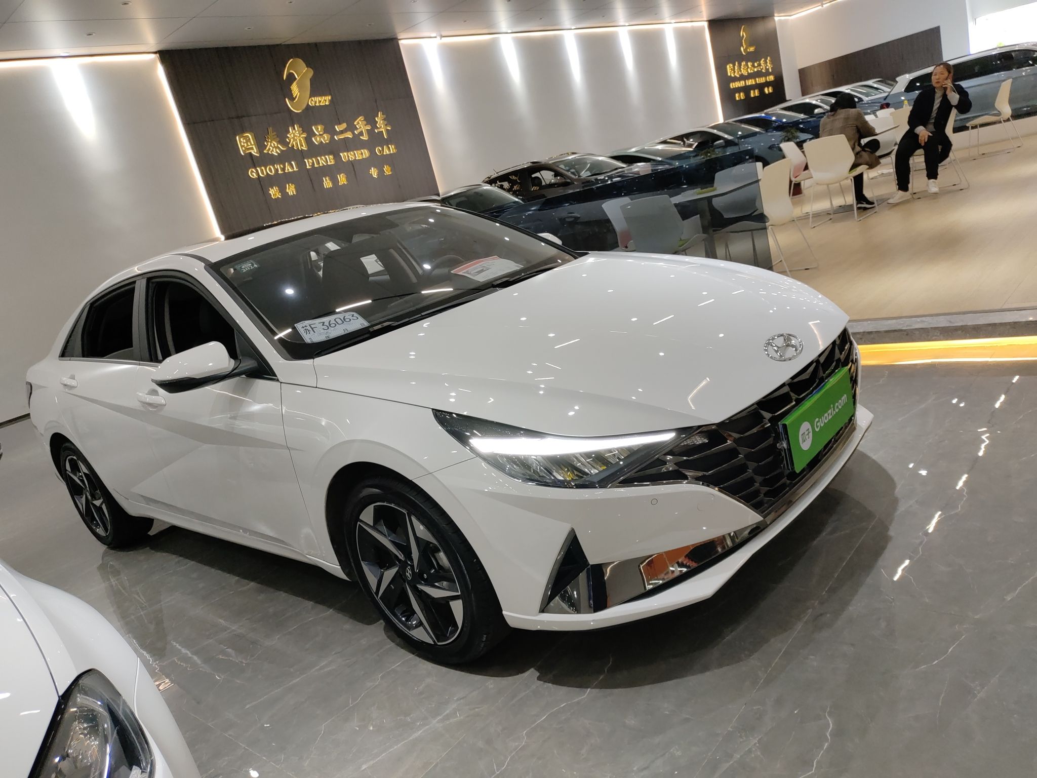 现代 伊兰特 2021款 1.5L LUX尊贵版