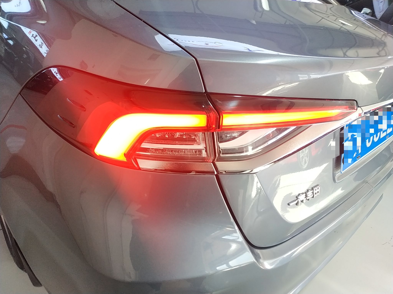 丰田 卡罗拉 2019款 双擎 1.8L E-CVT GL-i精英版