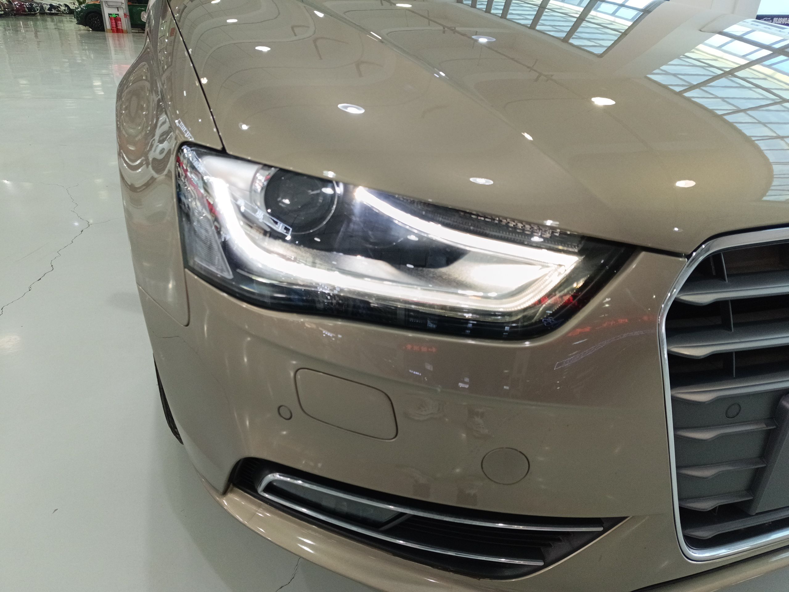 奥迪A4L 2013款 35 TFSI 自动标准型