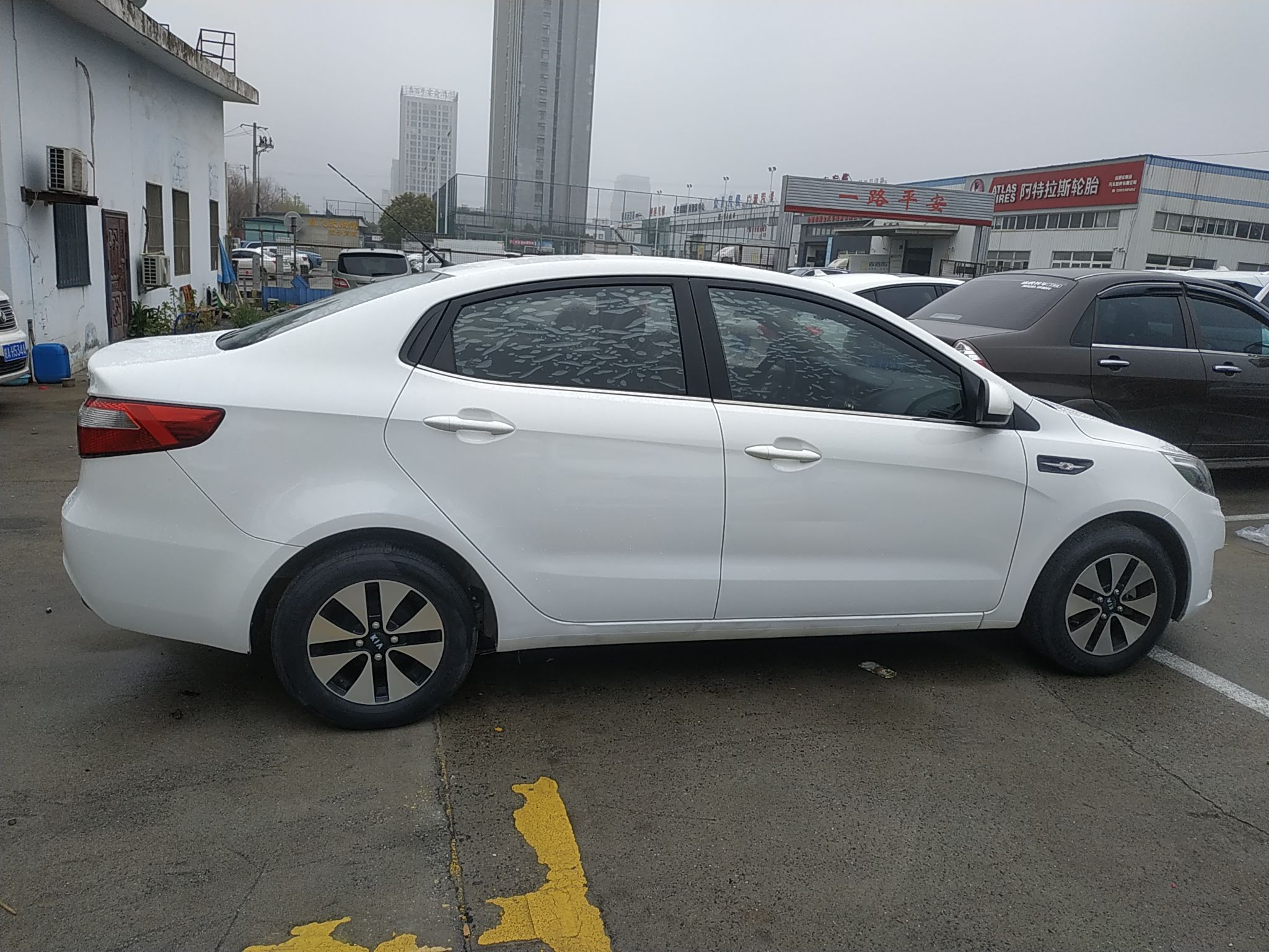 起亚K2 2011款 三厢 1.4L MT GLS