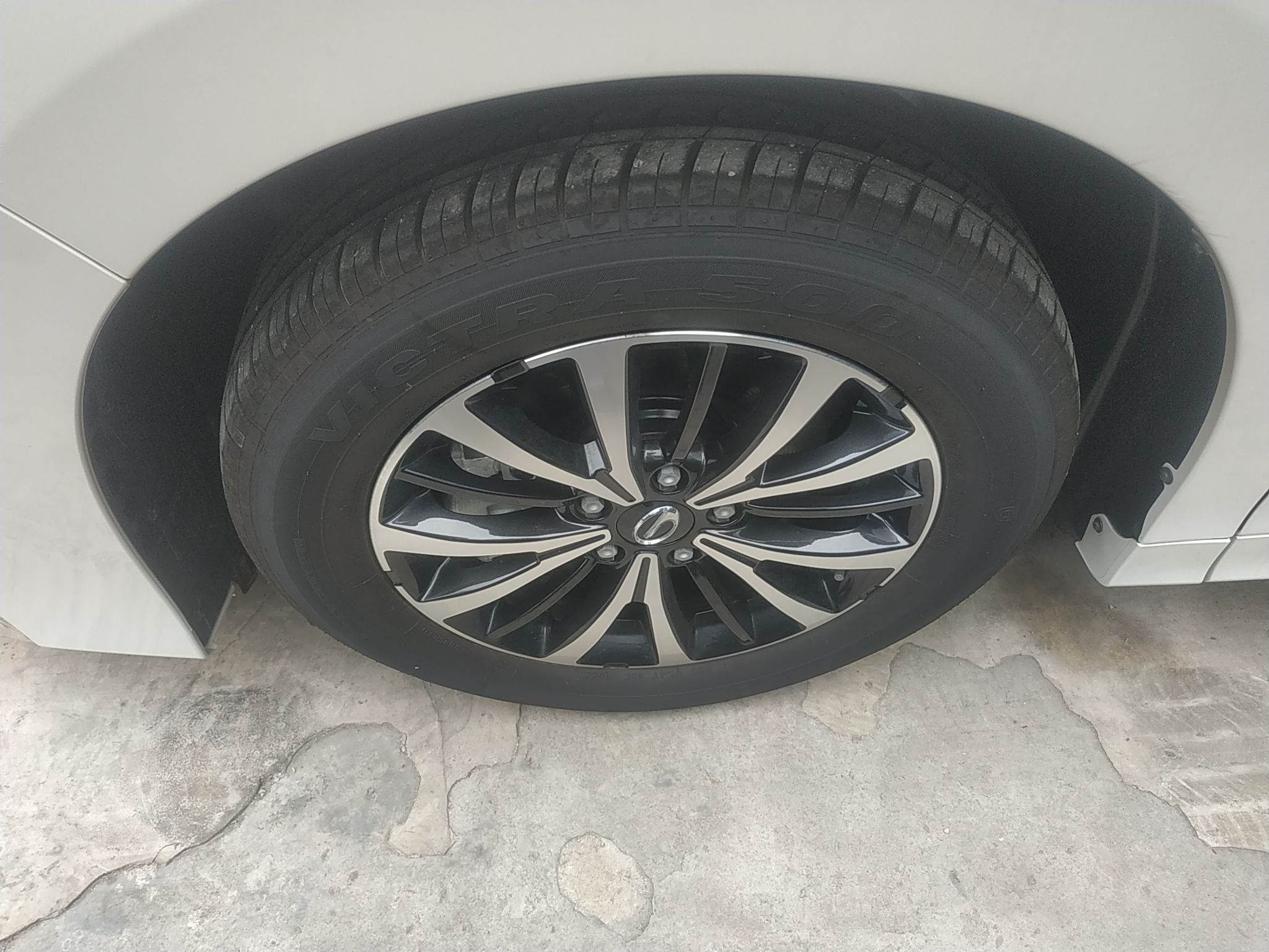 广汽传祺 传祺M8 2023款 领秀系列 390T 尊享版