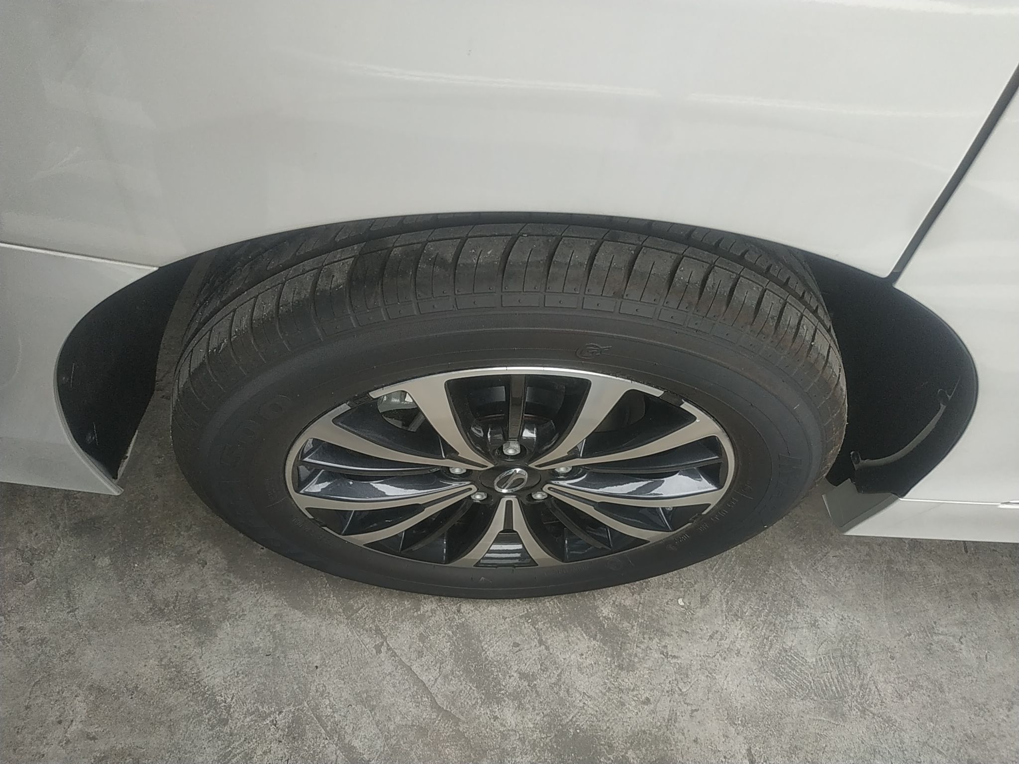 广汽传祺 传祺M8 2023款 领秀系列 390T 尊享版