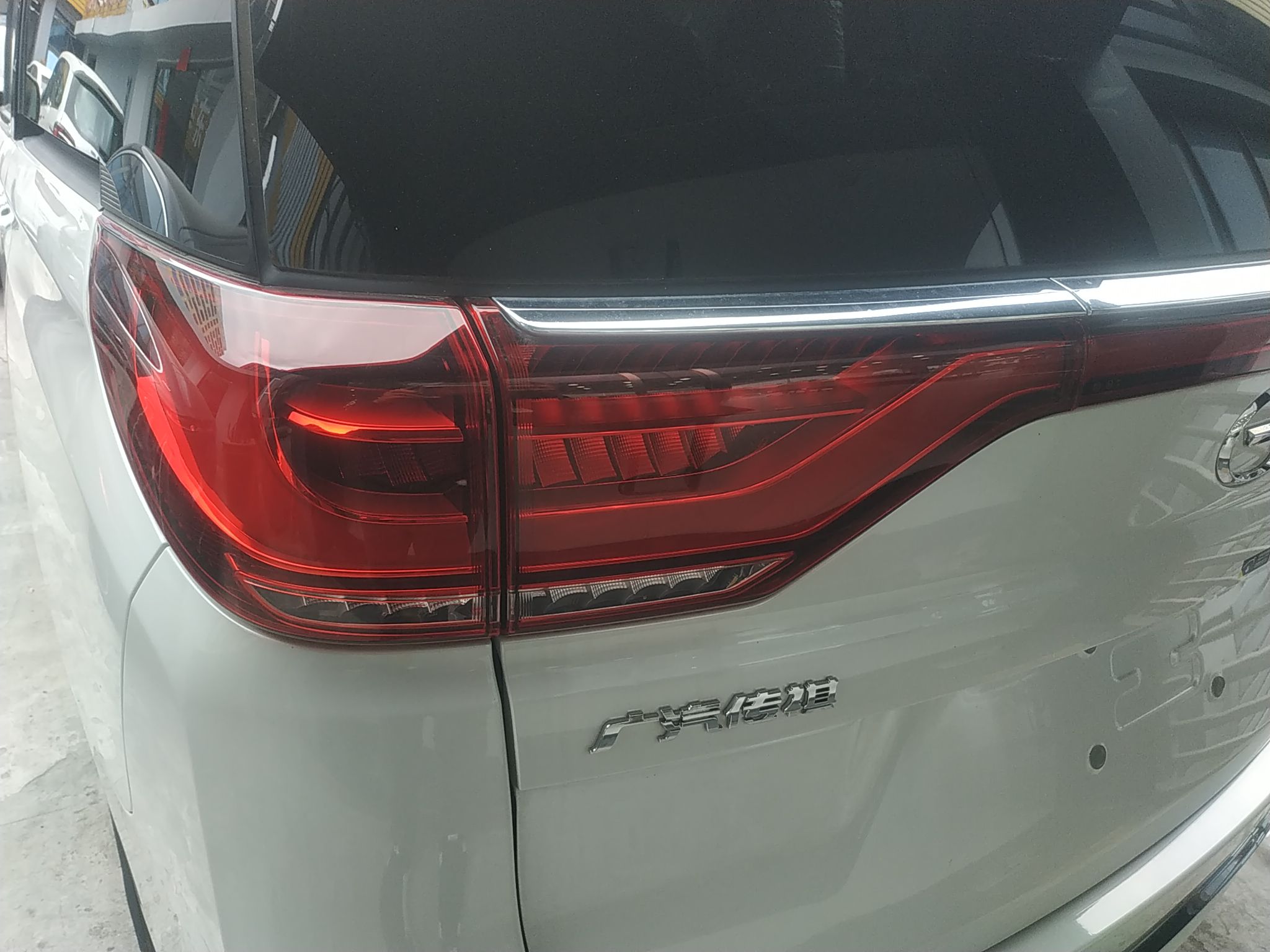 广汽传祺 传祺M8 2023款 领秀系列 390T 尊享版