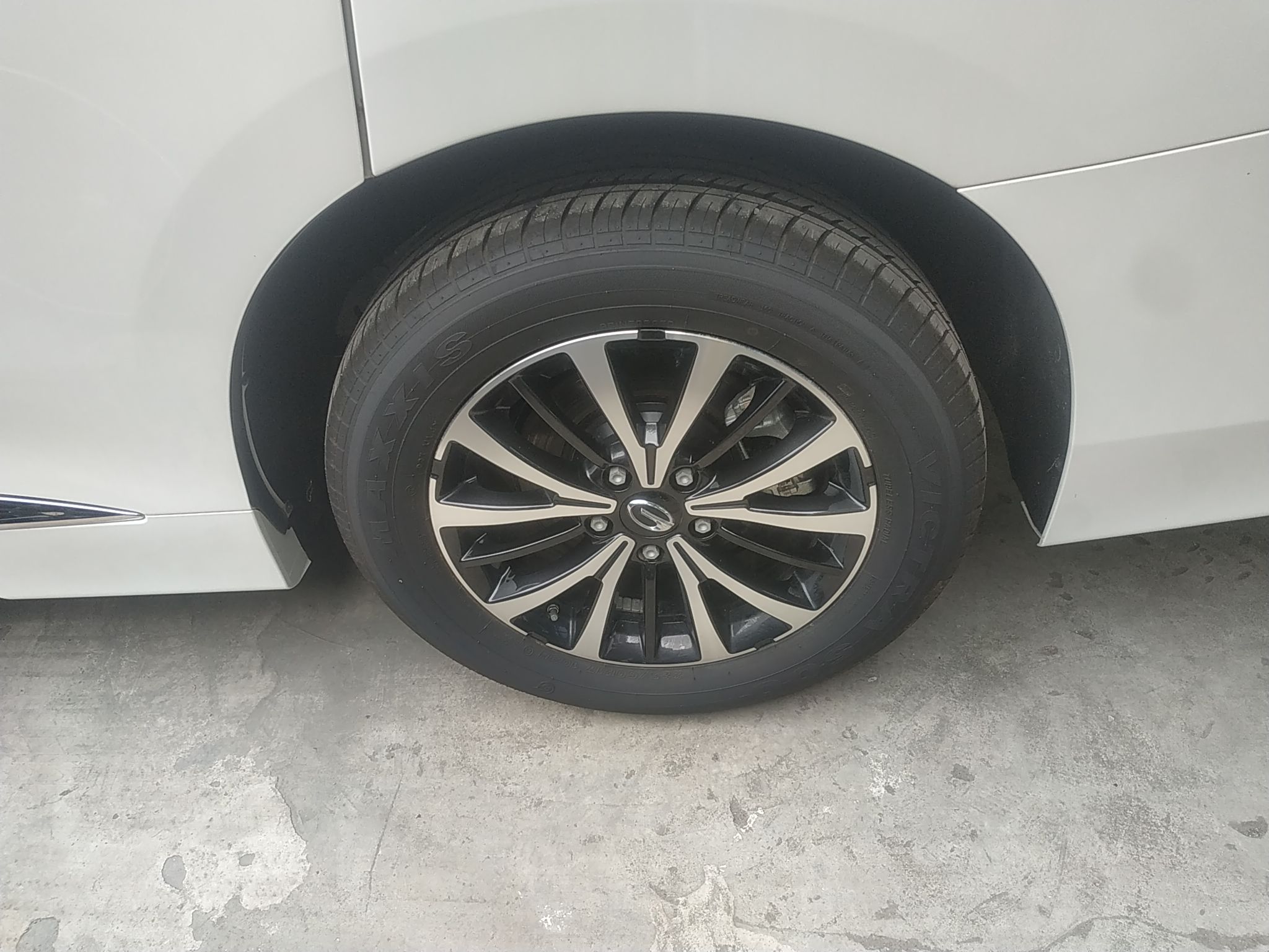 广汽传祺 传祺M8 2023款 领秀系列 390T 尊享版