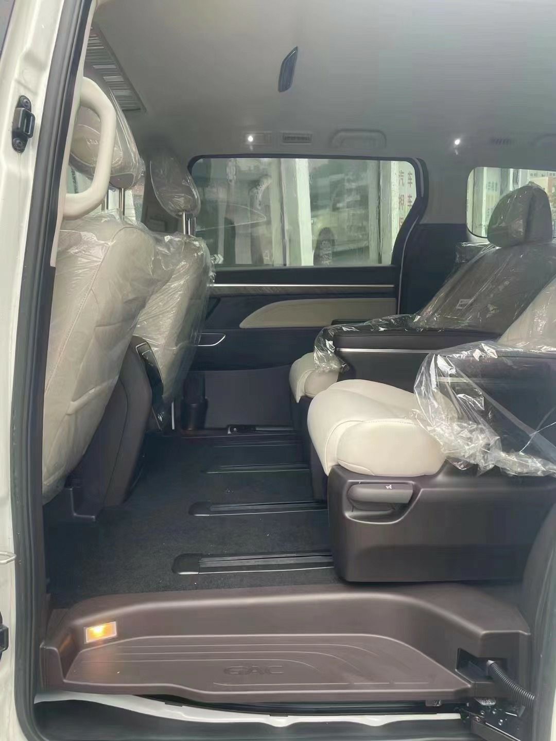 广汽传祺 传祺M8 2023款 领秀系列 390T 尊享版