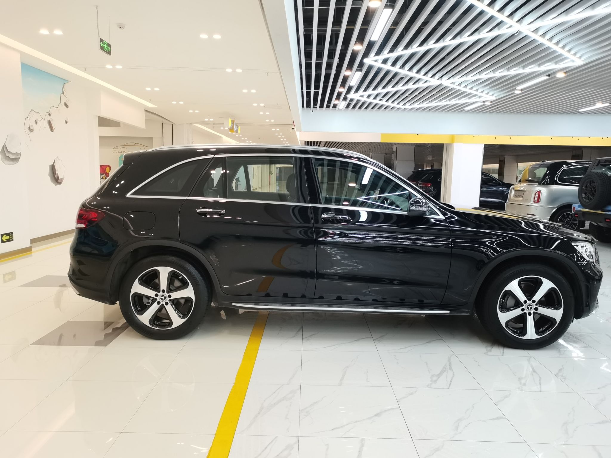 奔驰GLC级 2022款 改款三 GLC 260 L 4MATIC 动感型