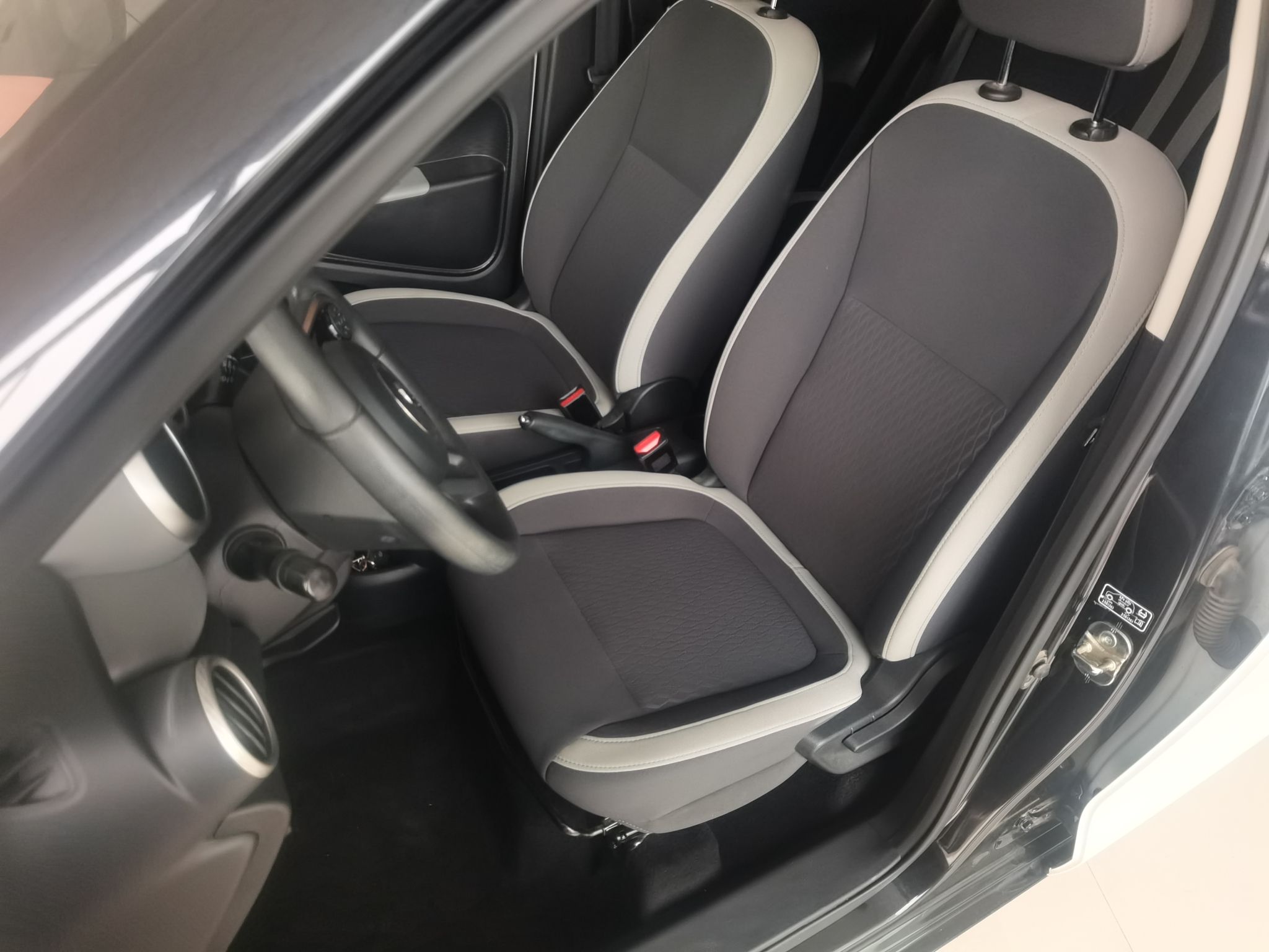 欧拉黑猫 2021款 301km 基础型