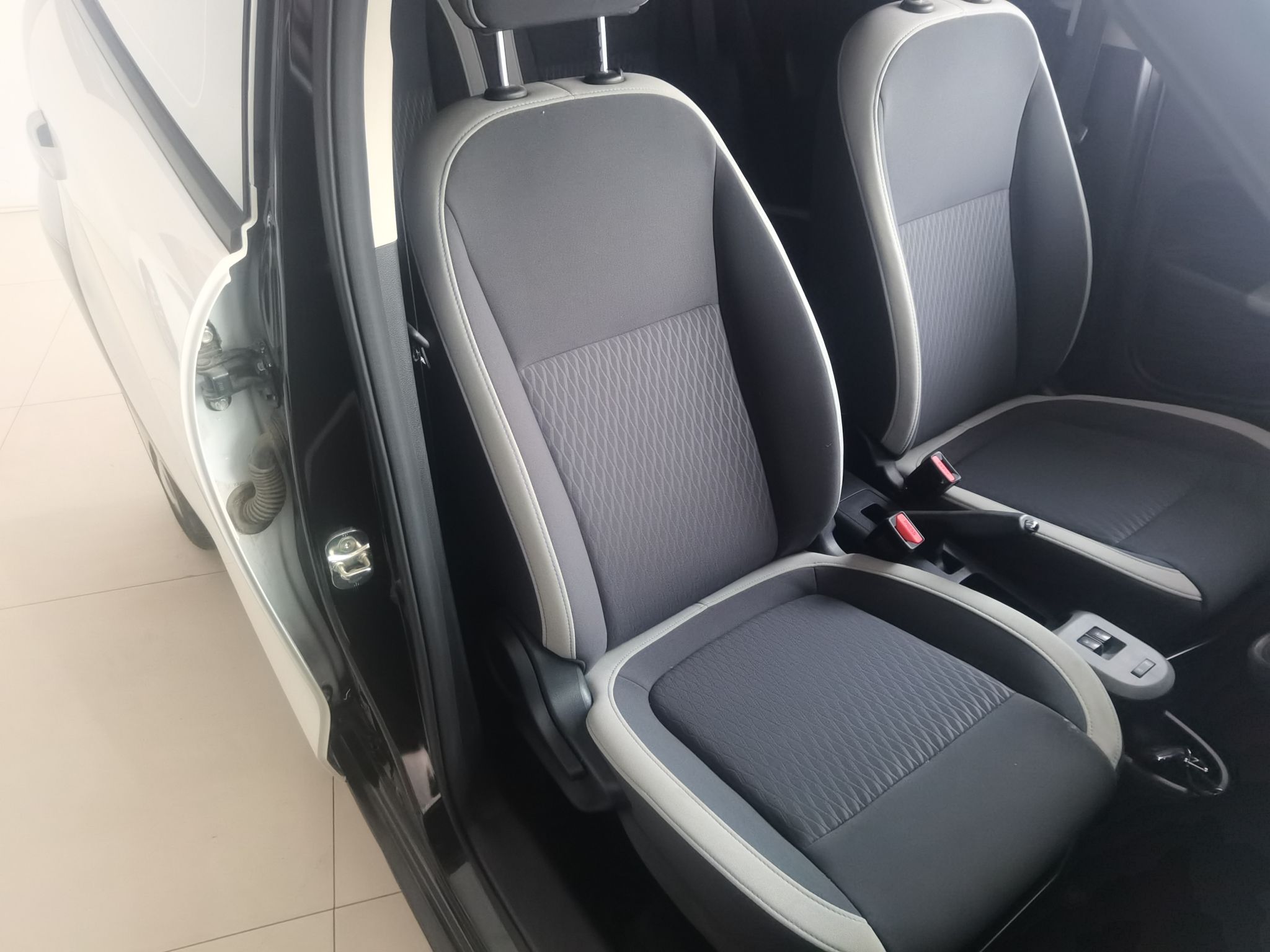 欧拉黑猫 2021款 301km 基础型