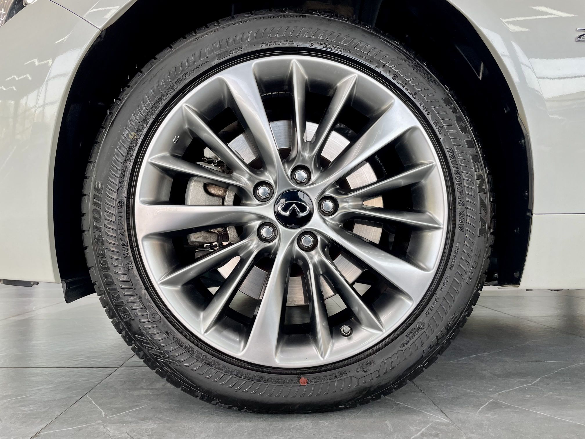 英菲尼迪Q50L 2018款 2.0T 逸享版 国VI