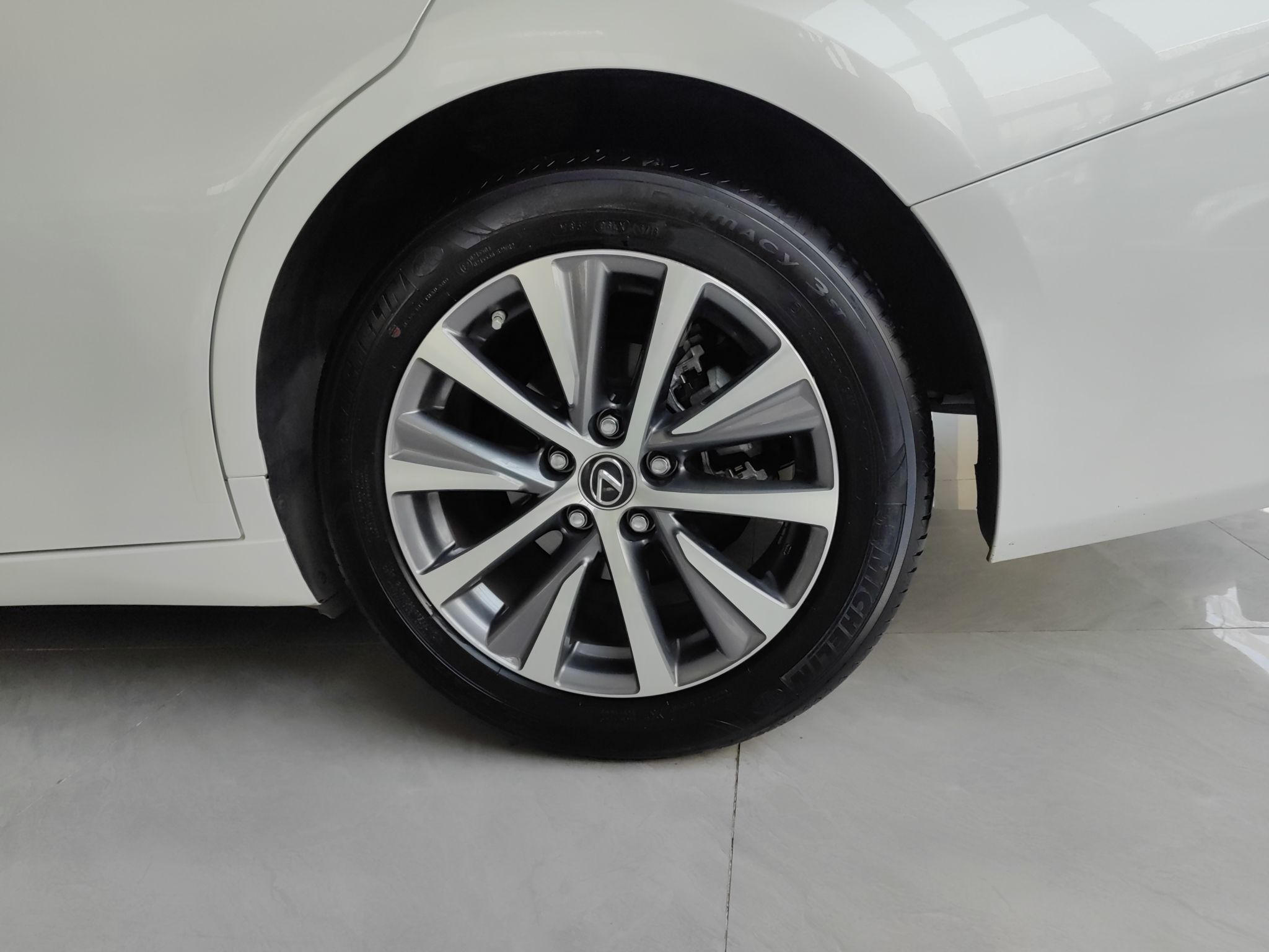 雷克萨斯ES 2018款 200 卓越版 国V