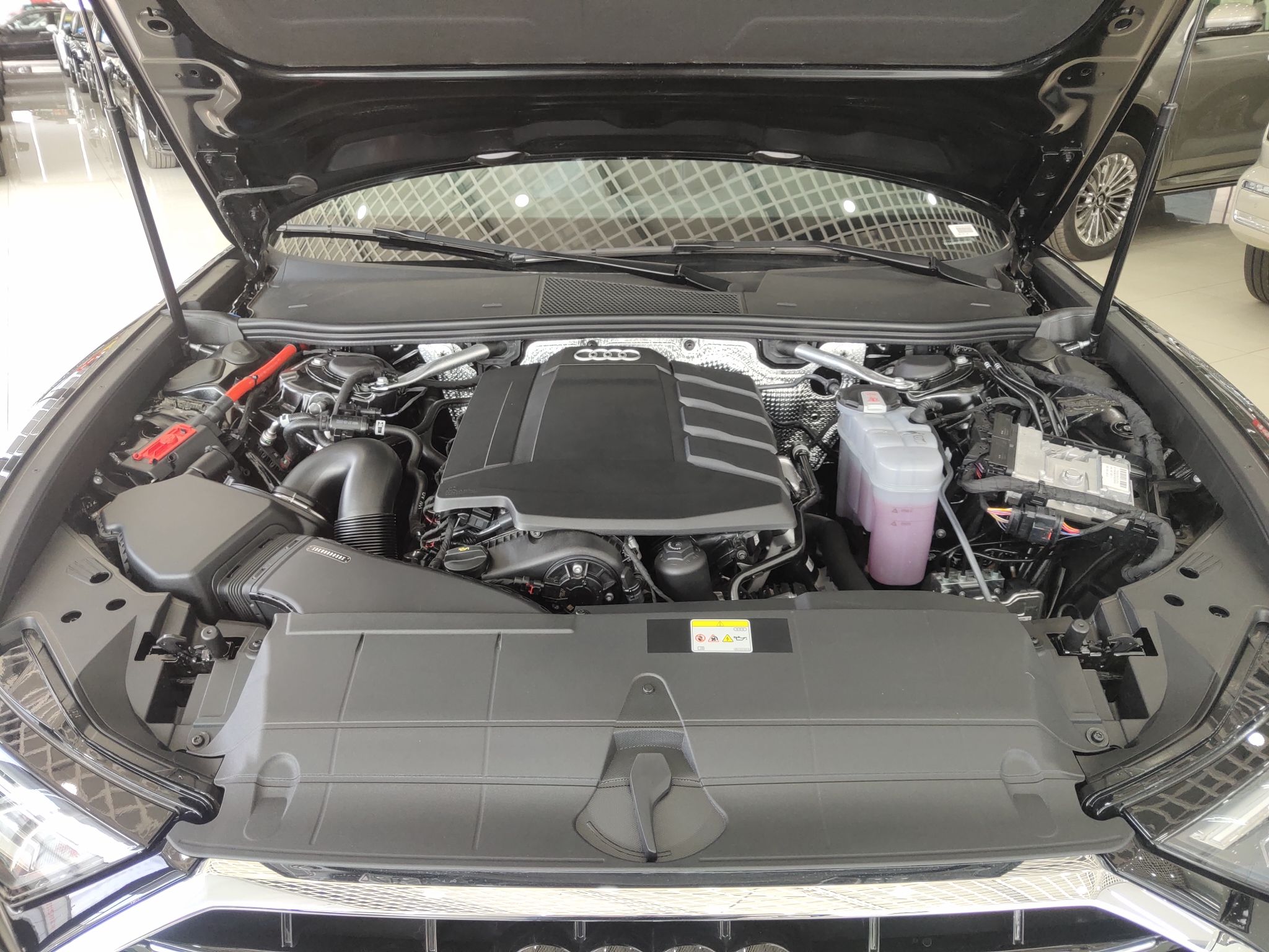 奥迪A6L 2023款 45 TFSI 臻选动感型