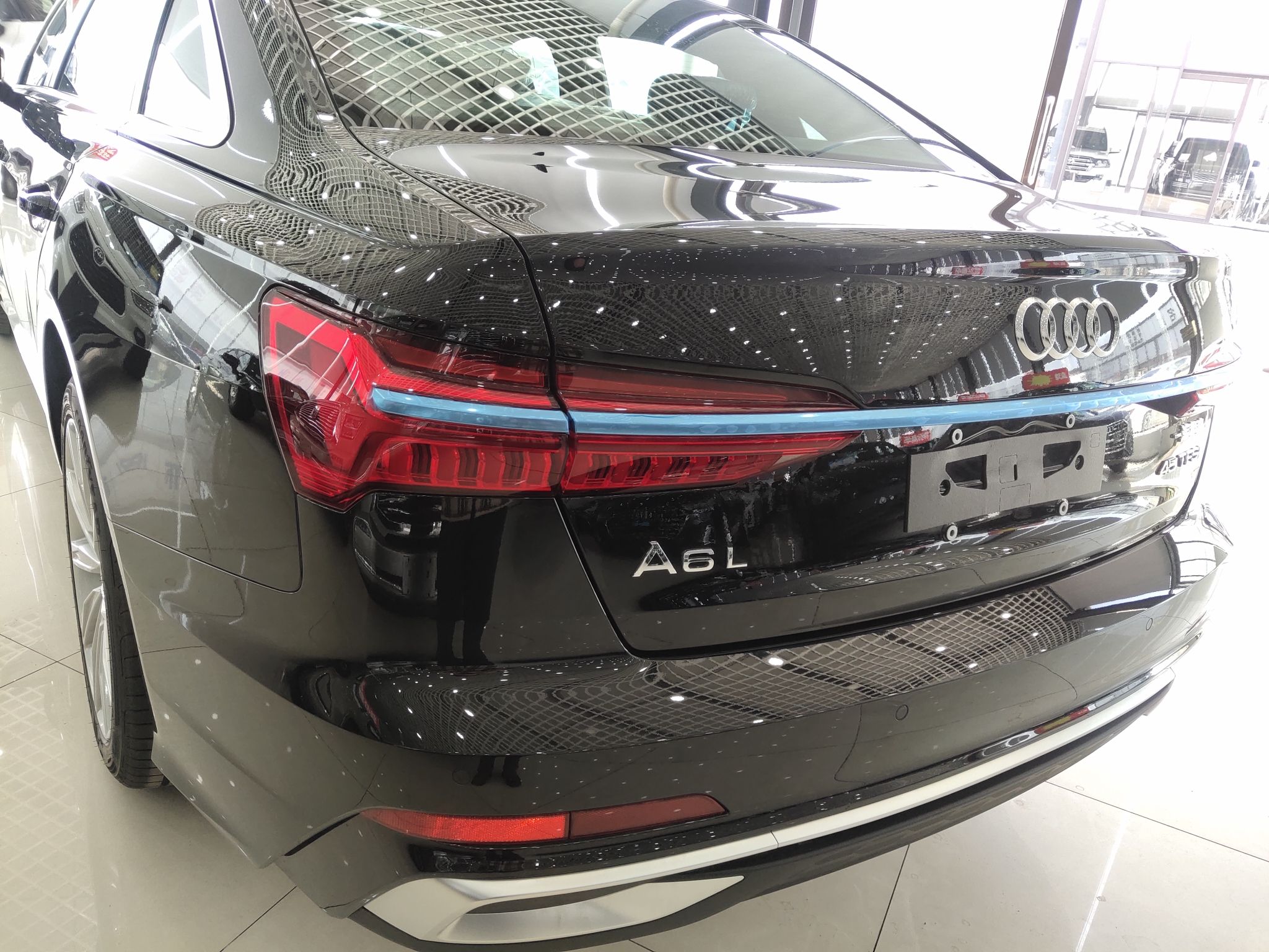 奥迪A6L 2023款 45 TFSI 臻选动感型