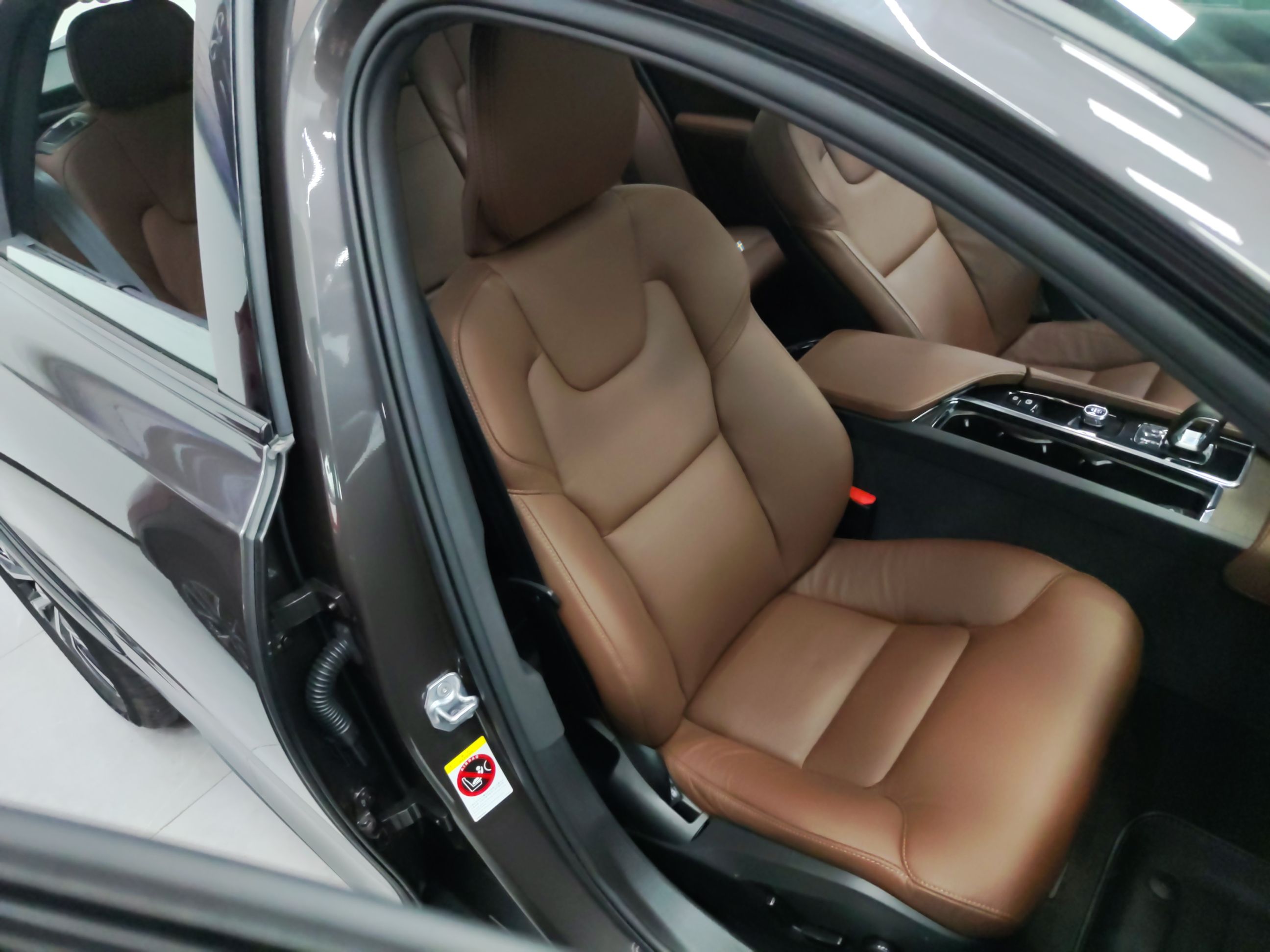 沃尔沃V90 2022款 Cross Country B5 AWD 智远版(进口)