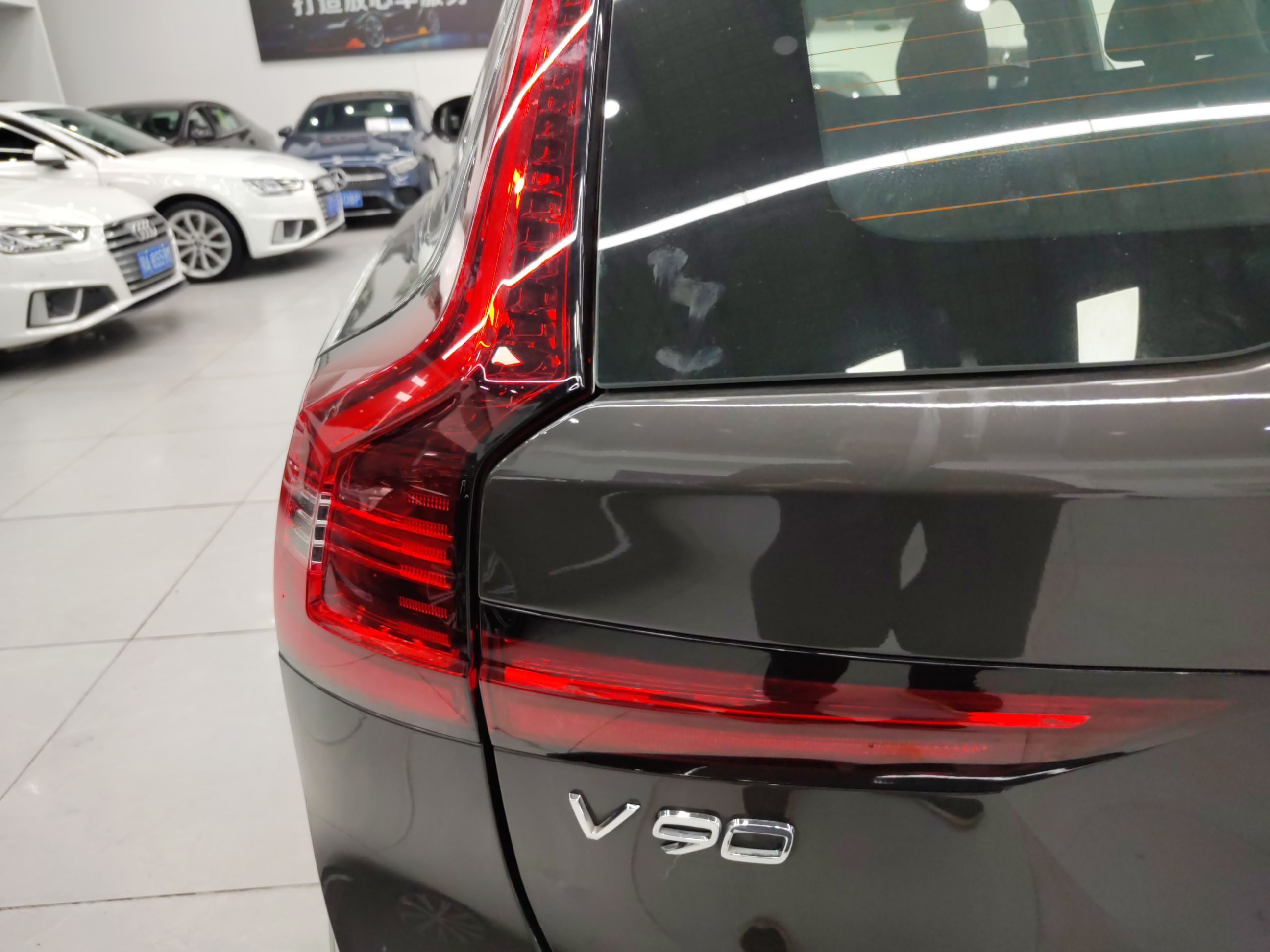 沃尔沃V90 2022款 Cross Country B5 AWD 智远版(进口)