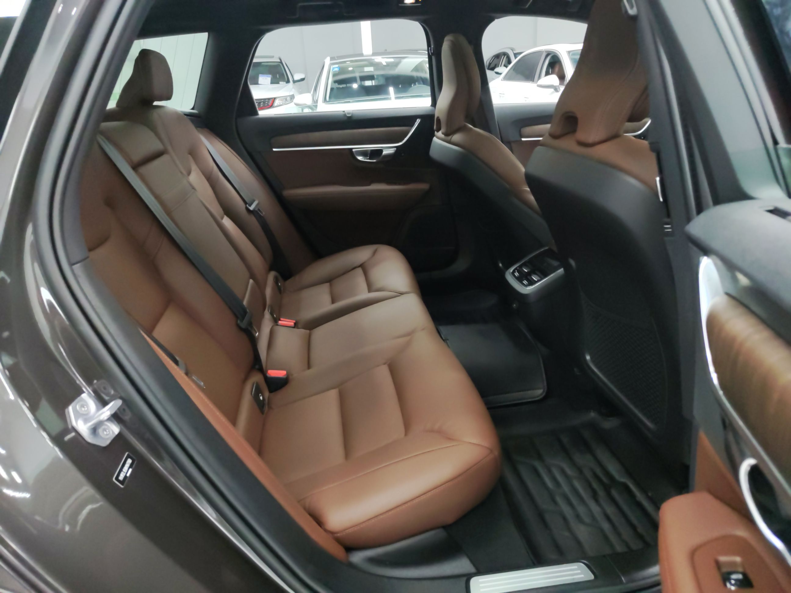 沃尔沃V90 2022款 Cross Country B5 AWD 智远版(进口)