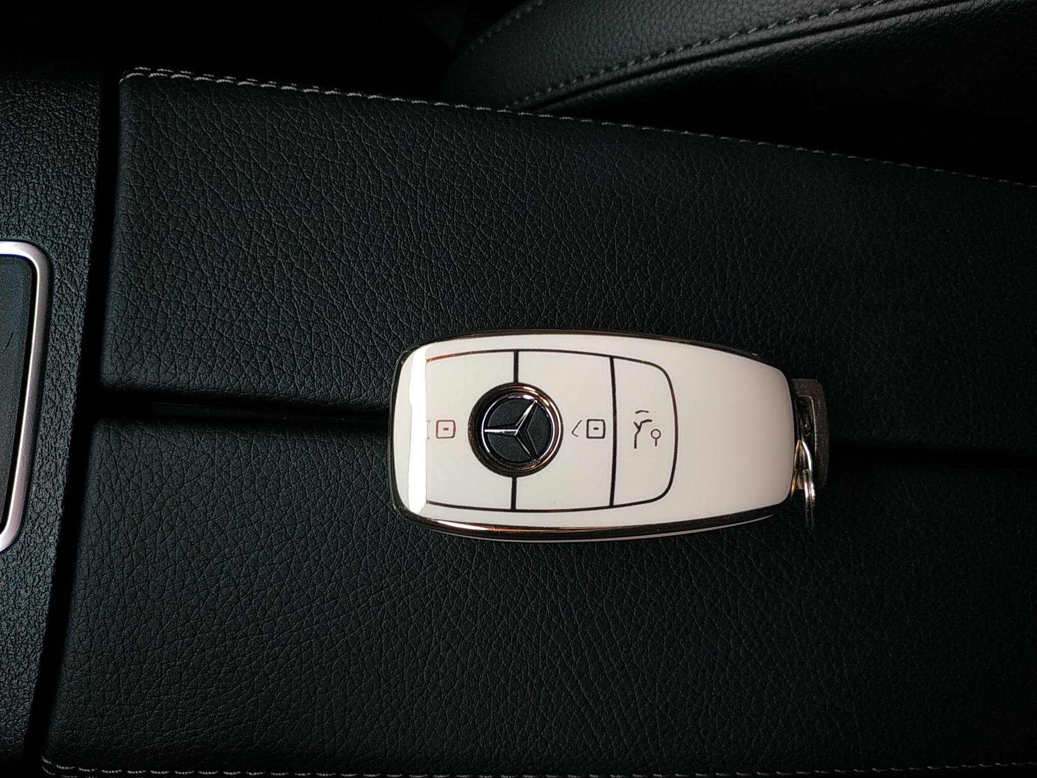 奔驰A级 2022款 改款 A 200 L 运动轿车时尚型