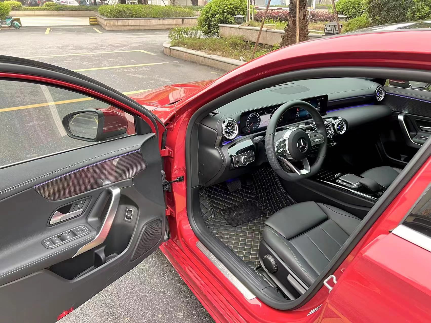 奔驰A级 2022款 改款 A 200 L 运动轿车时尚型