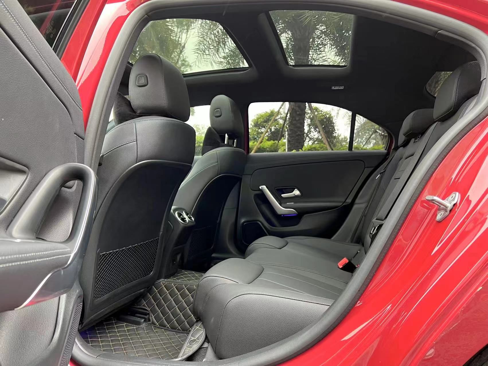 奔驰A级 2022款 改款 A 200 L 运动轿车时尚型