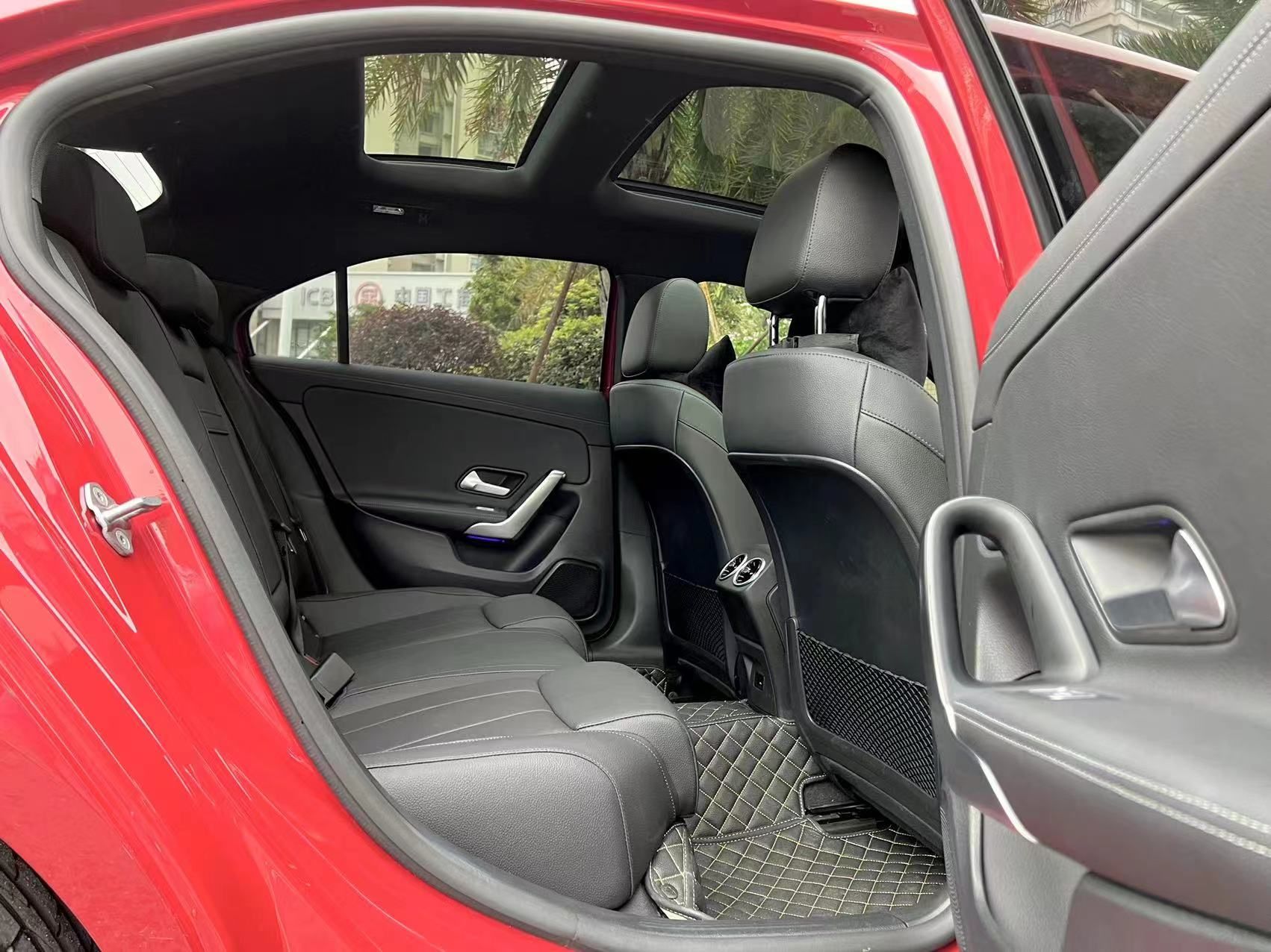 奔驰A级 2022款 改款 A 200 L 运动轿车时尚型