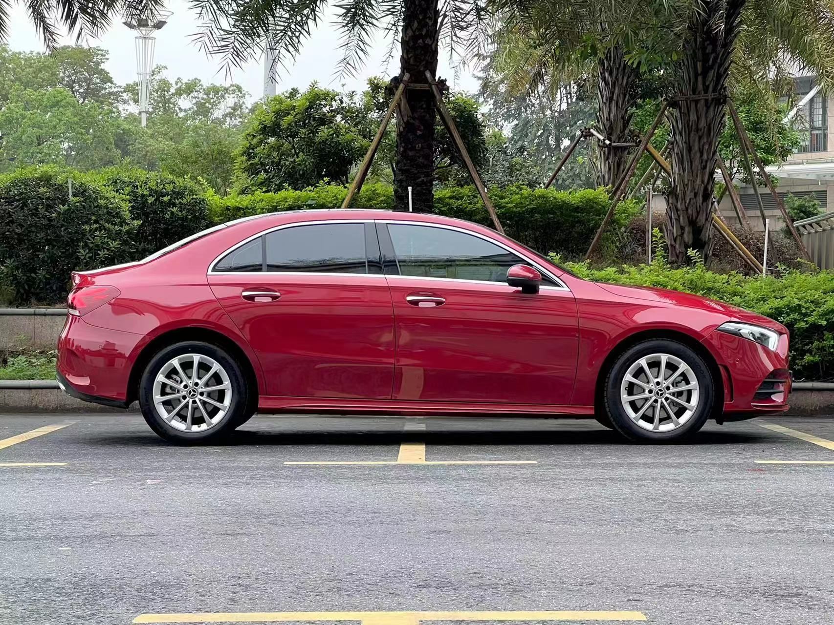 奔驰A级 2022款 改款 A 200 L 运动轿车时尚型