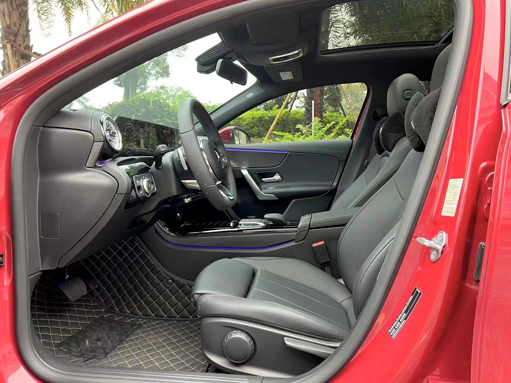 奔驰A级 2022款 改款 A 200 L 运动轿车时尚型