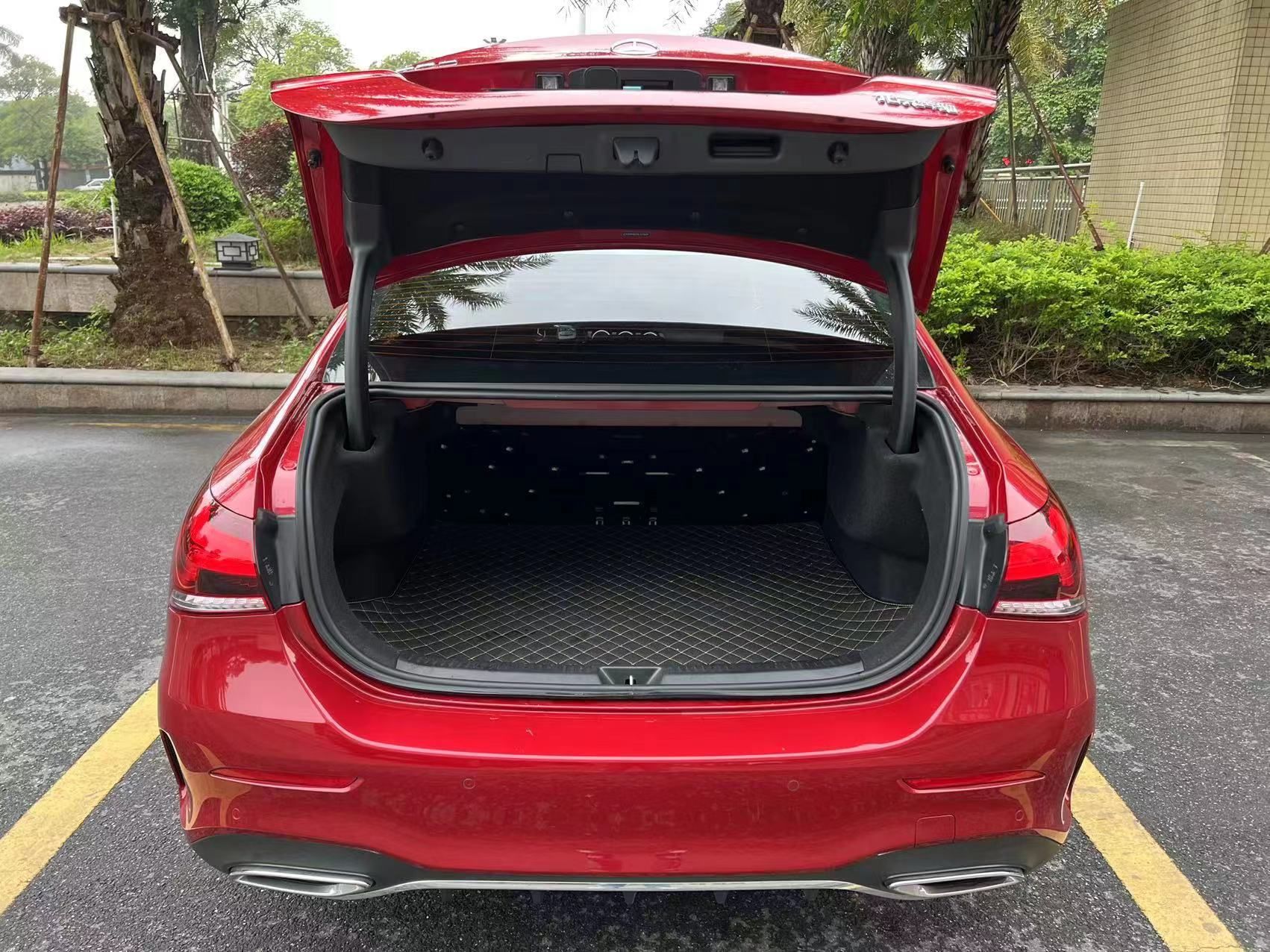 奔驰A级 2022款 改款 A 200 L 运动轿车时尚型