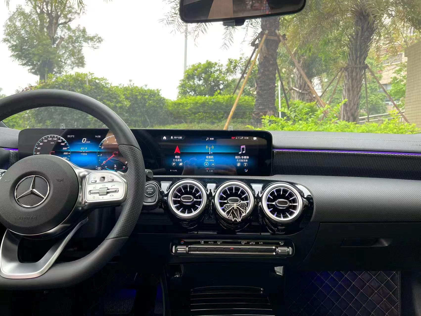 奔驰A级 2022款 改款 A 200 L 运动轿车时尚型