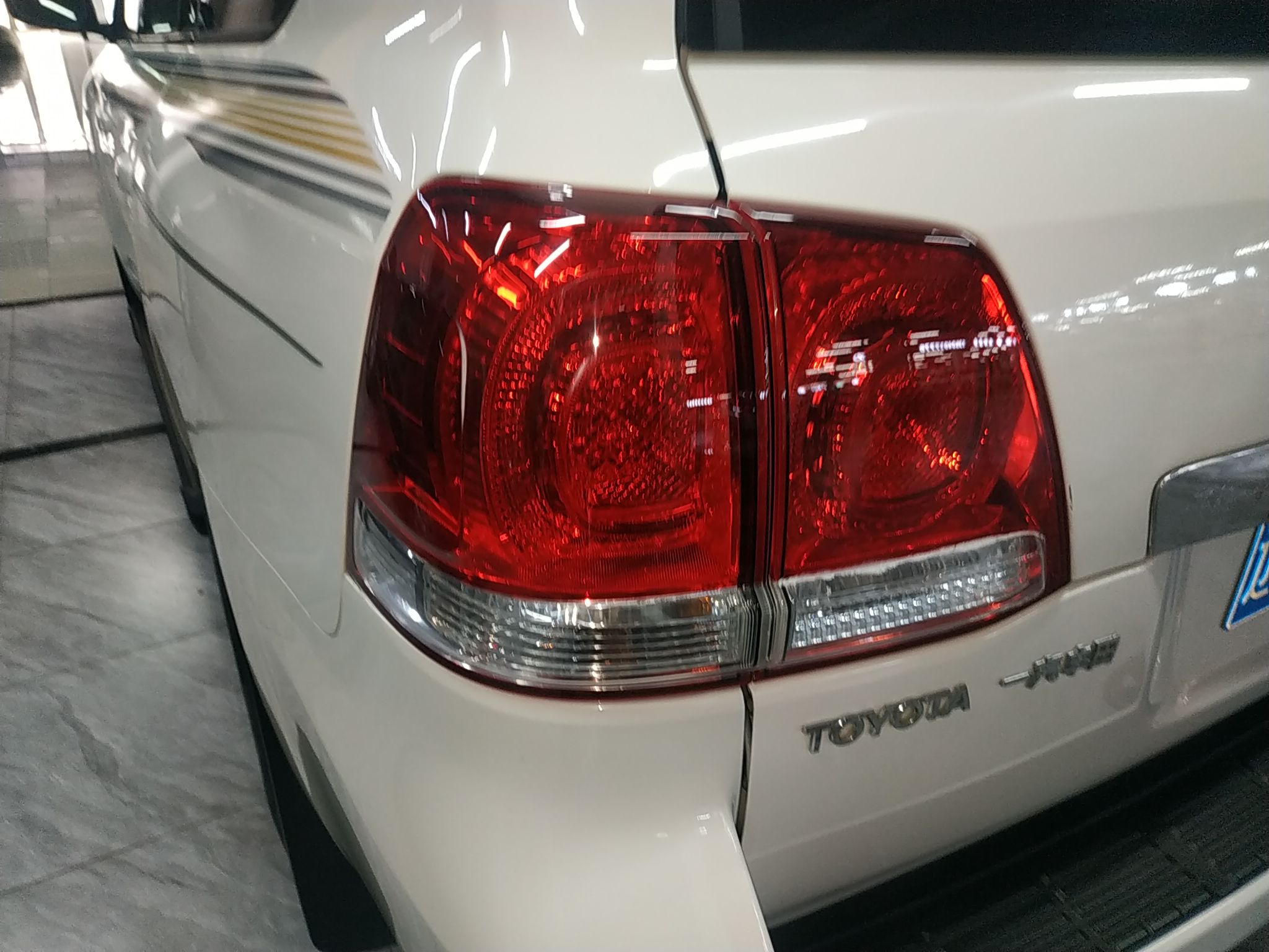 丰田 兰德酷路泽 2010款 4.0L 自动VX