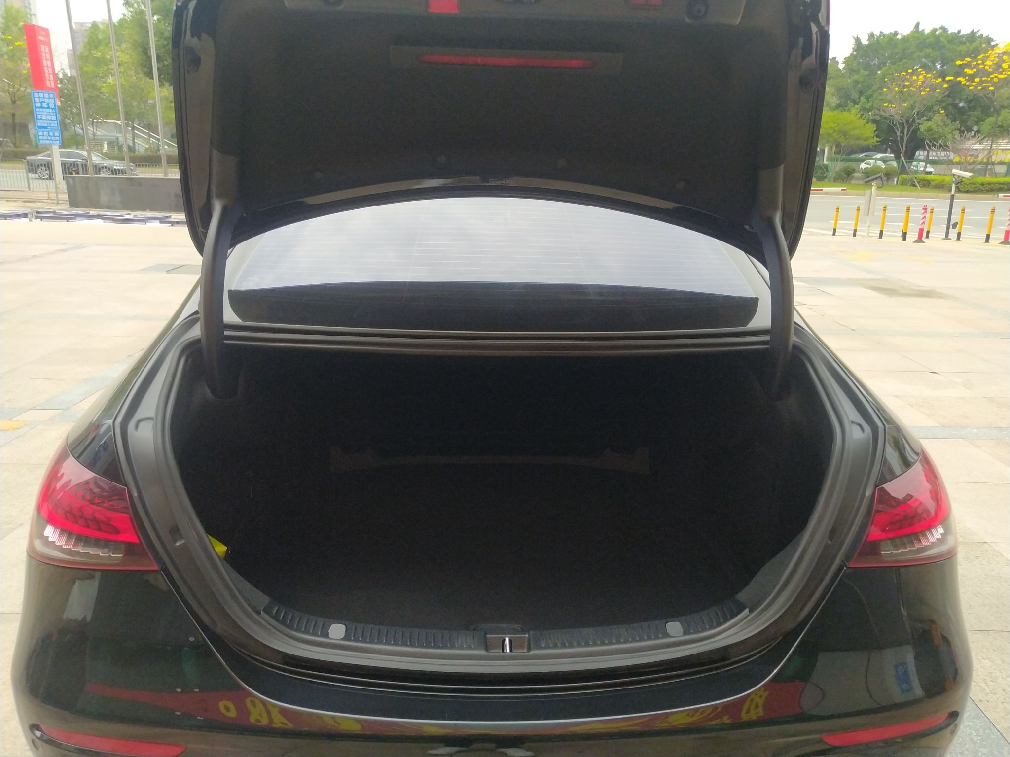 奔驰E级 2021款 E 300 L 运动豪华型