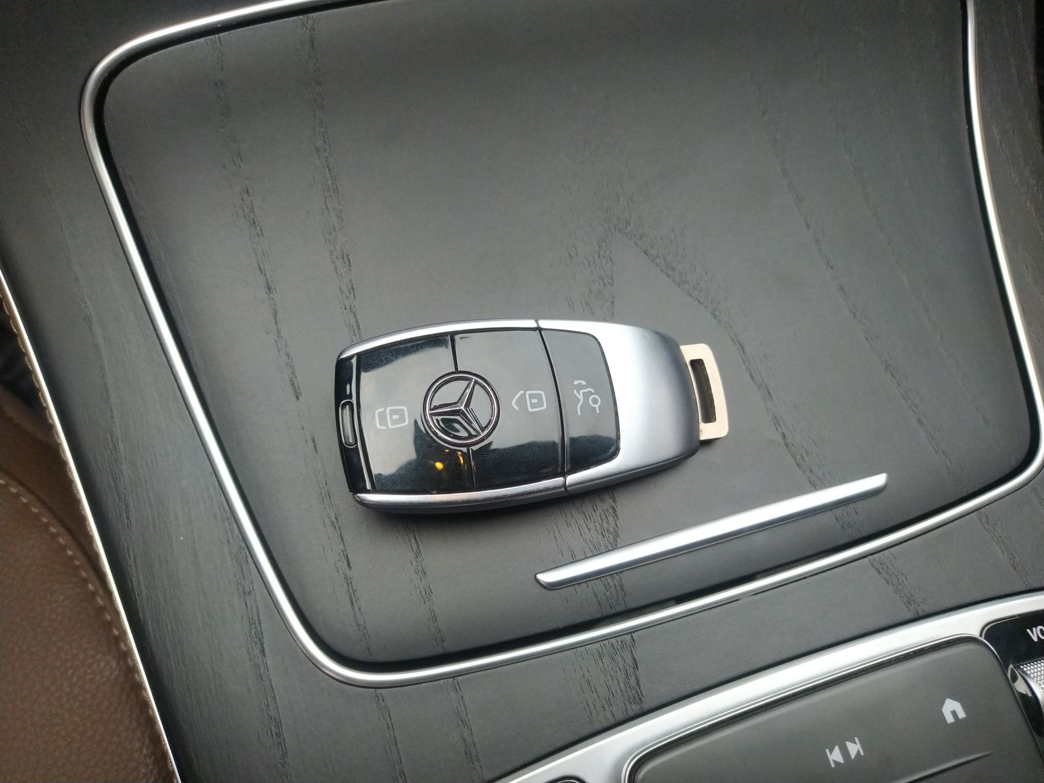 奔驰E级 2021款 E 300 L 运动豪华型