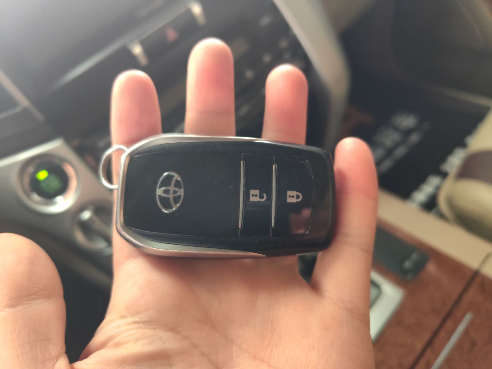 丰田 兰德酷路泽 2012款 4.0L 自动VX