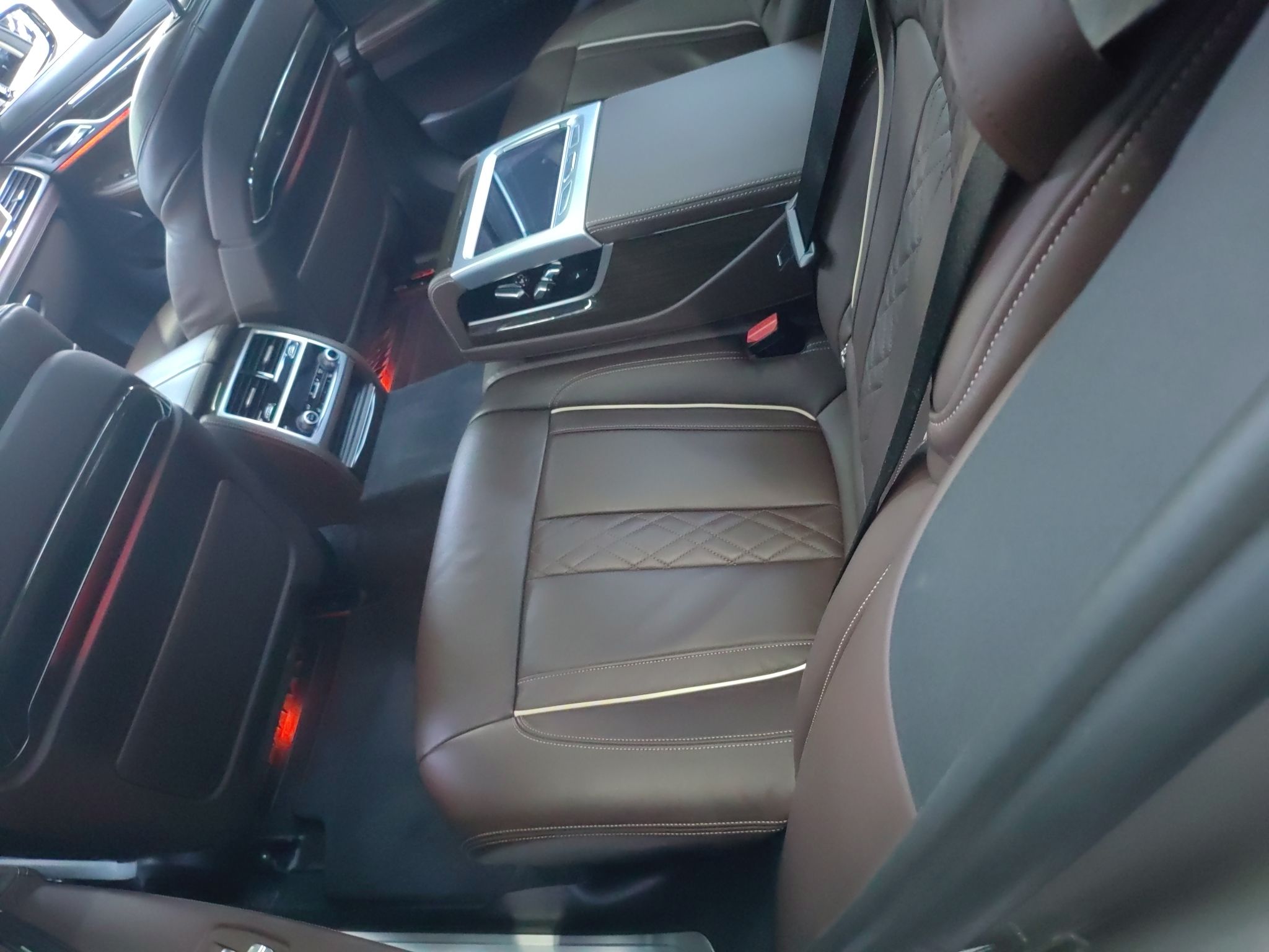 宝马7系 2019款 730Li 豪华套装(进口)