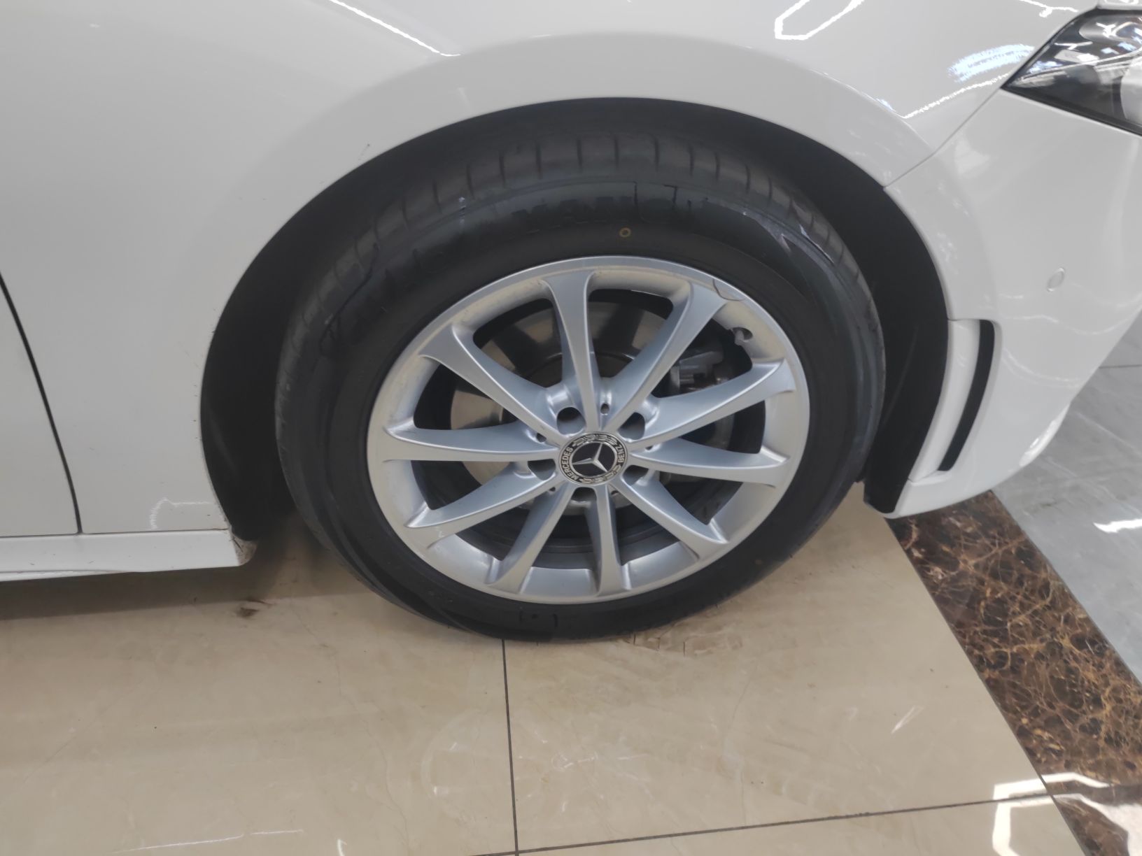 奔驰A级 2020款 改款 A 200 L 运动轿车动感型