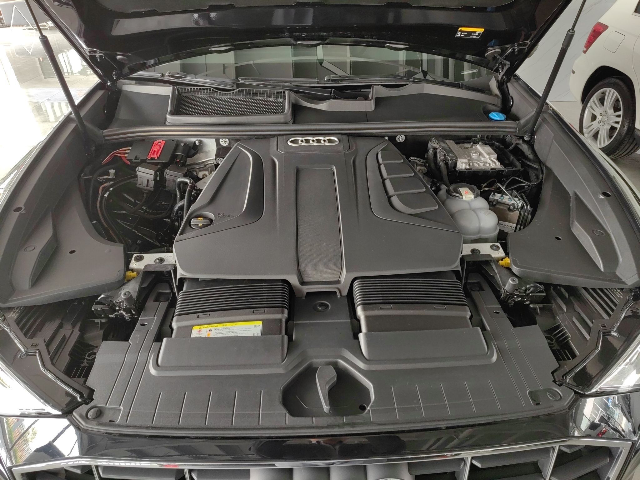 奥迪Q8 2019款 45 TFSI 豪华致雅型(进口)