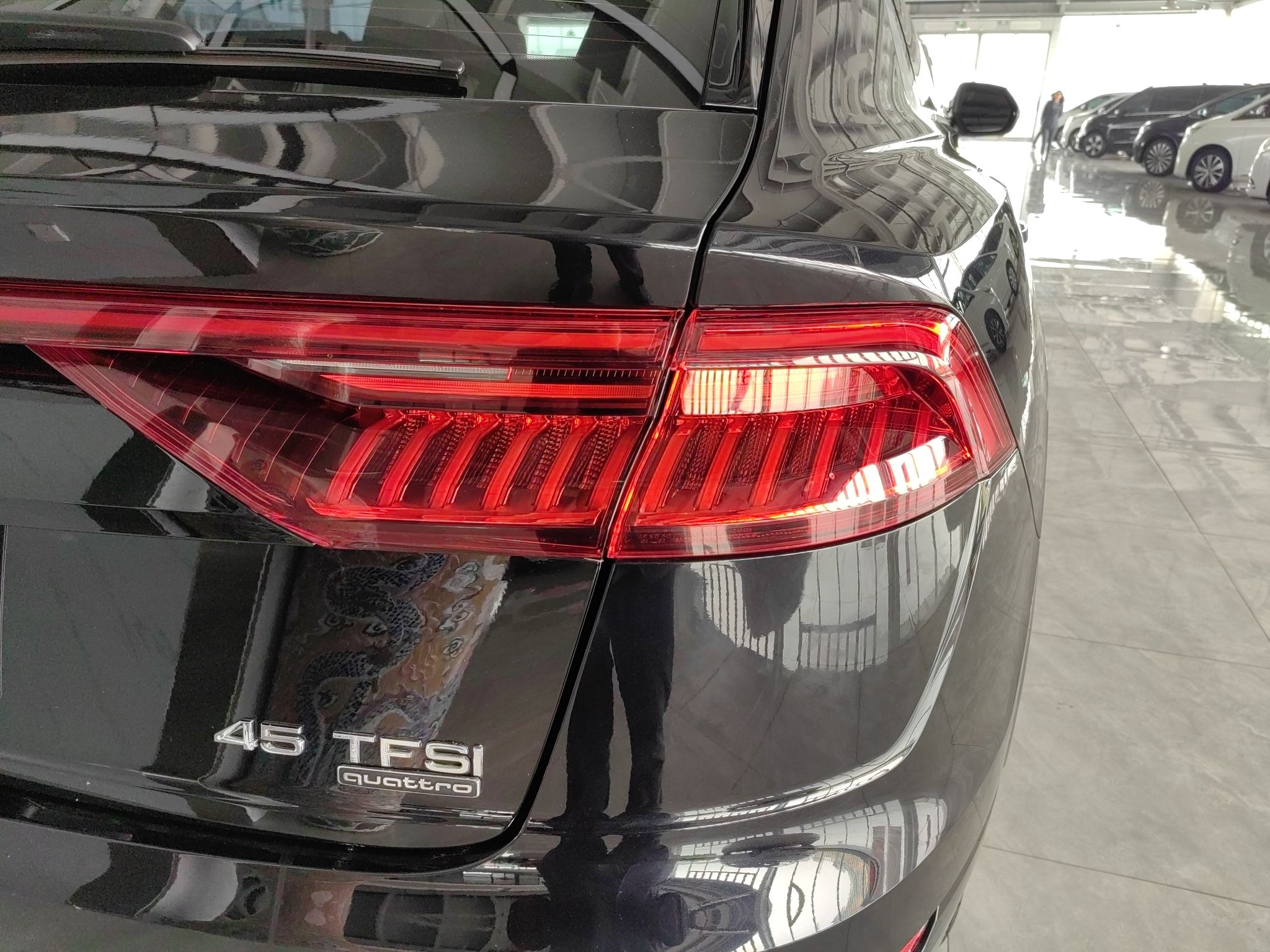 奥迪Q8 2019款 45 TFSI 豪华致雅型(进口)