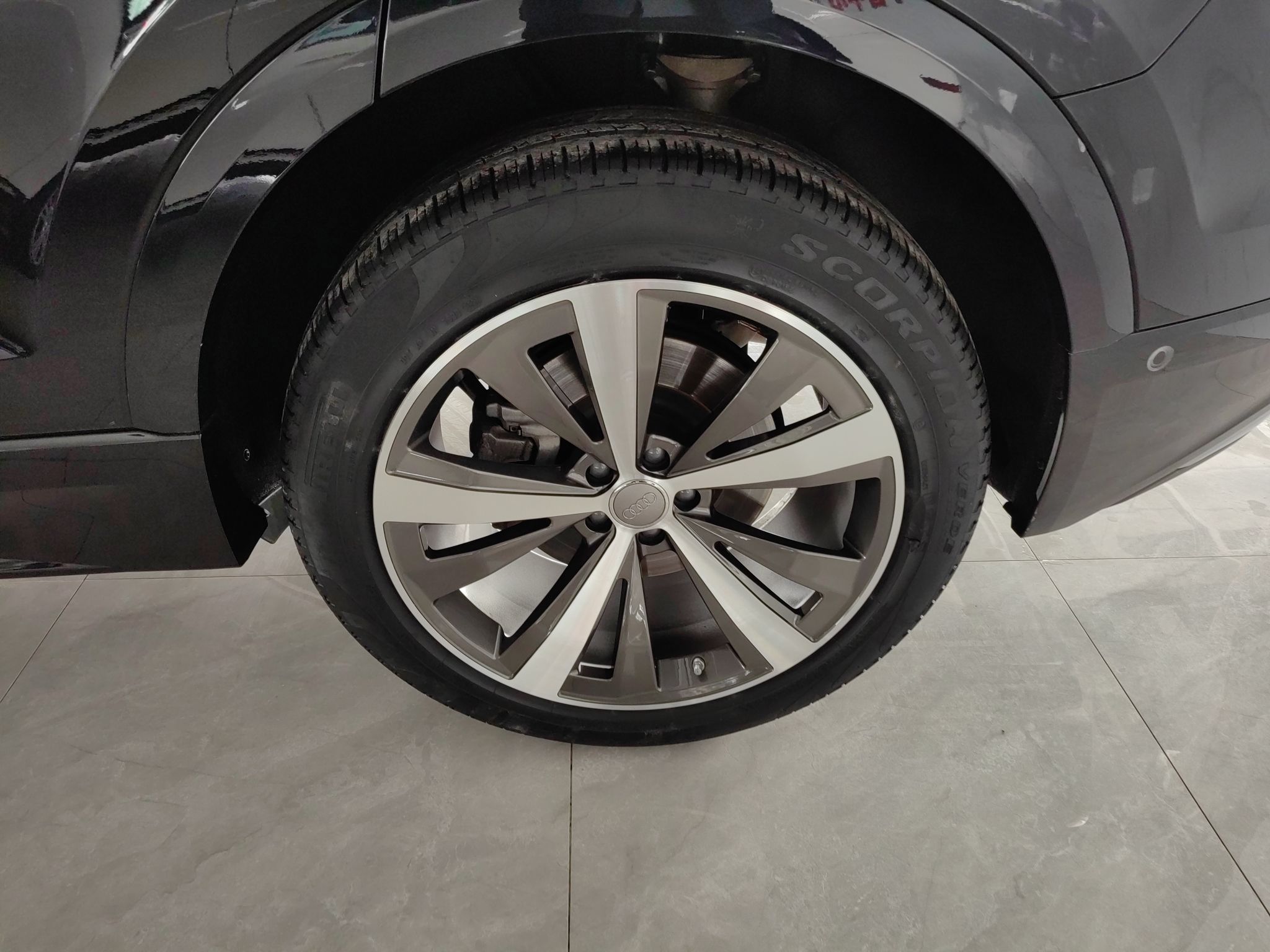 奥迪Q8 2019款 45 TFSI 豪华致雅型(进口)