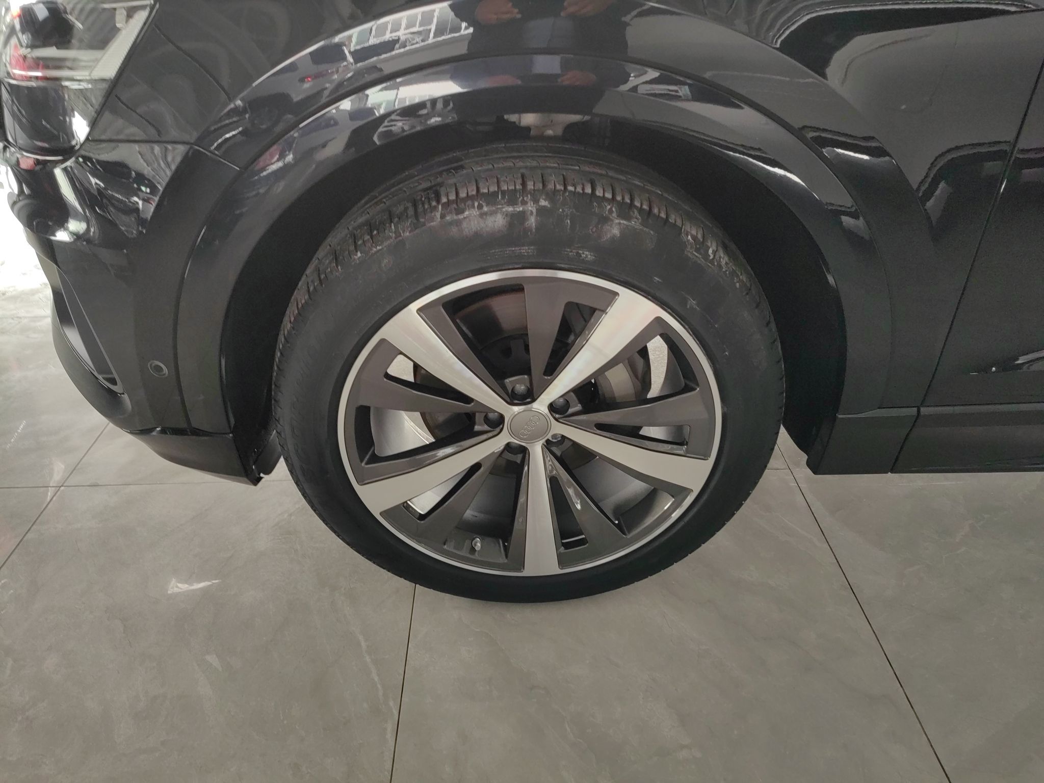 奥迪Q8 2019款 45 TFSI 豪华致雅型(进口)