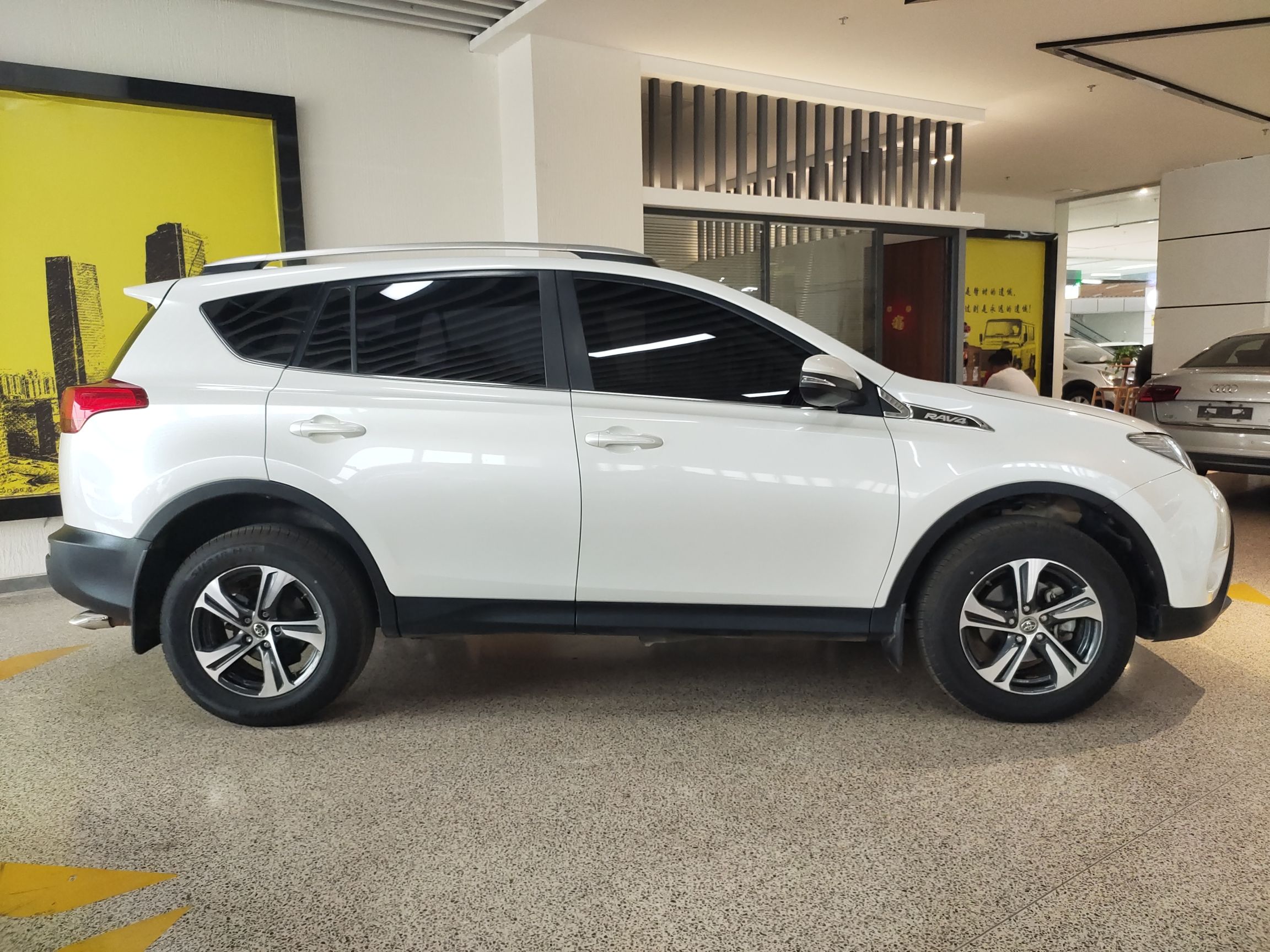 丰田 RAV4 2015款 2.0L CVT两驱风尚版