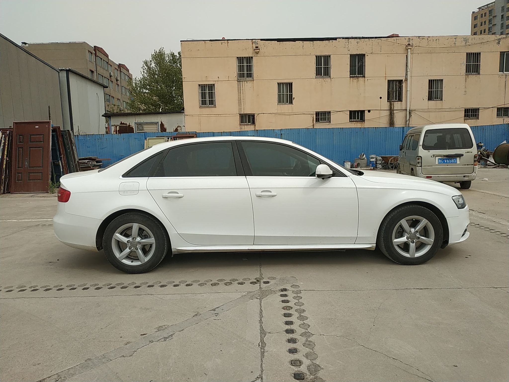 奥迪A4L 2013款 35 TFSI 自动标准型