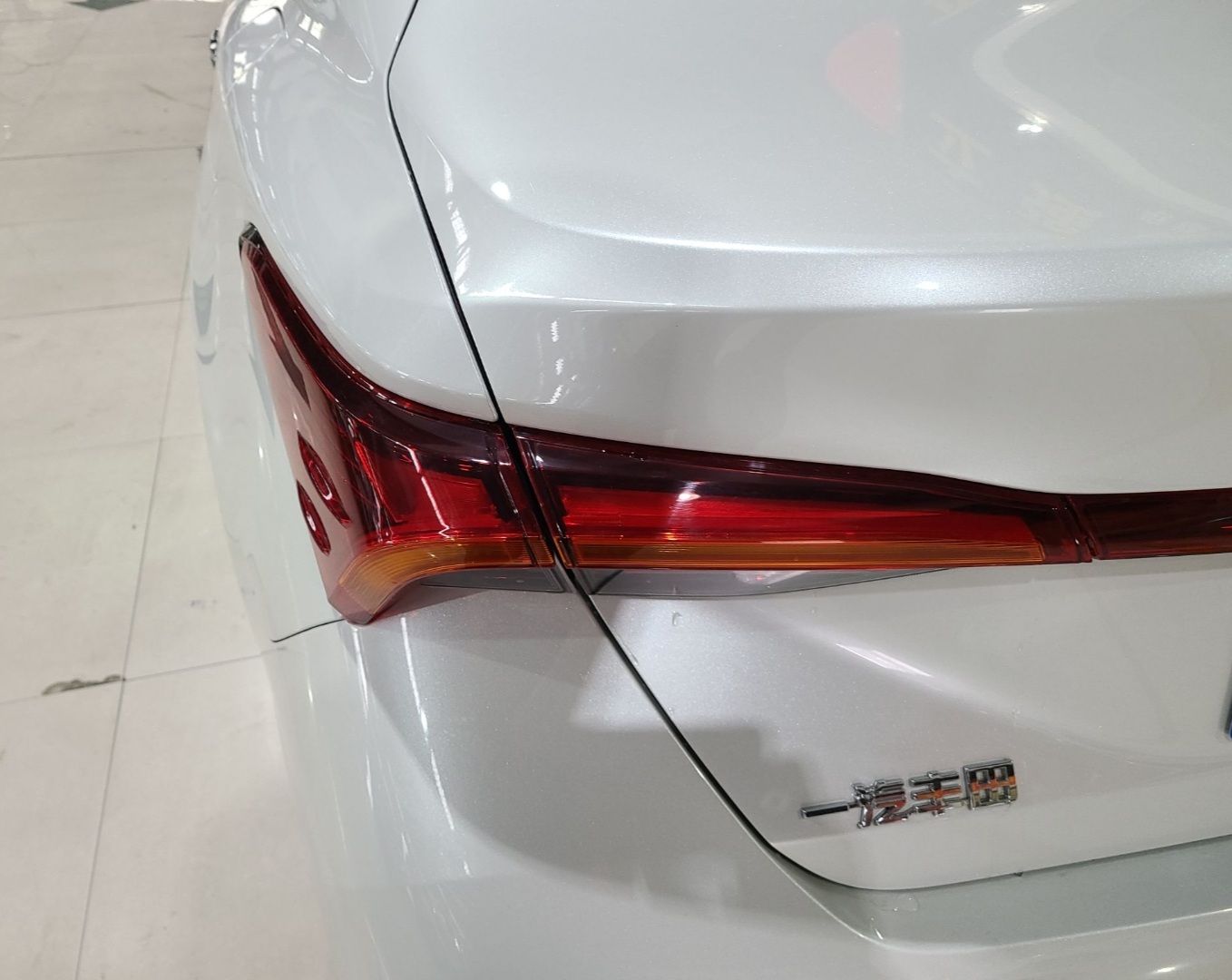 丰田 亚洲龙 2022款 2.0L 豪华版