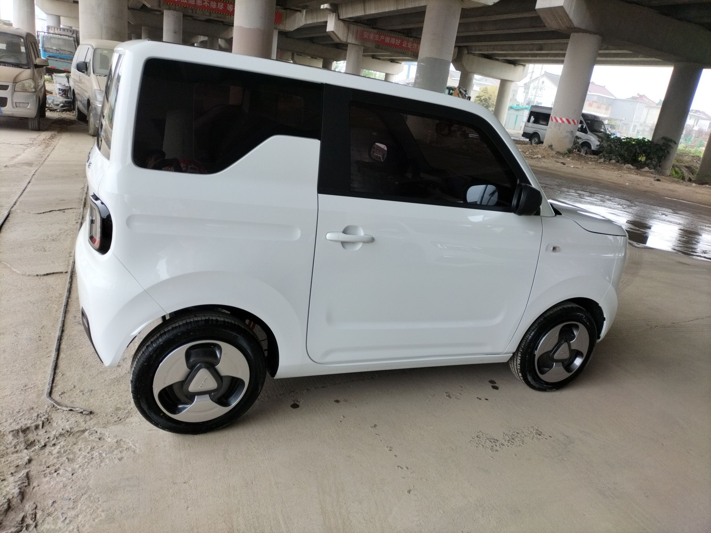 吉利汽车 熊猫mini 2023款 200km 灵动熊