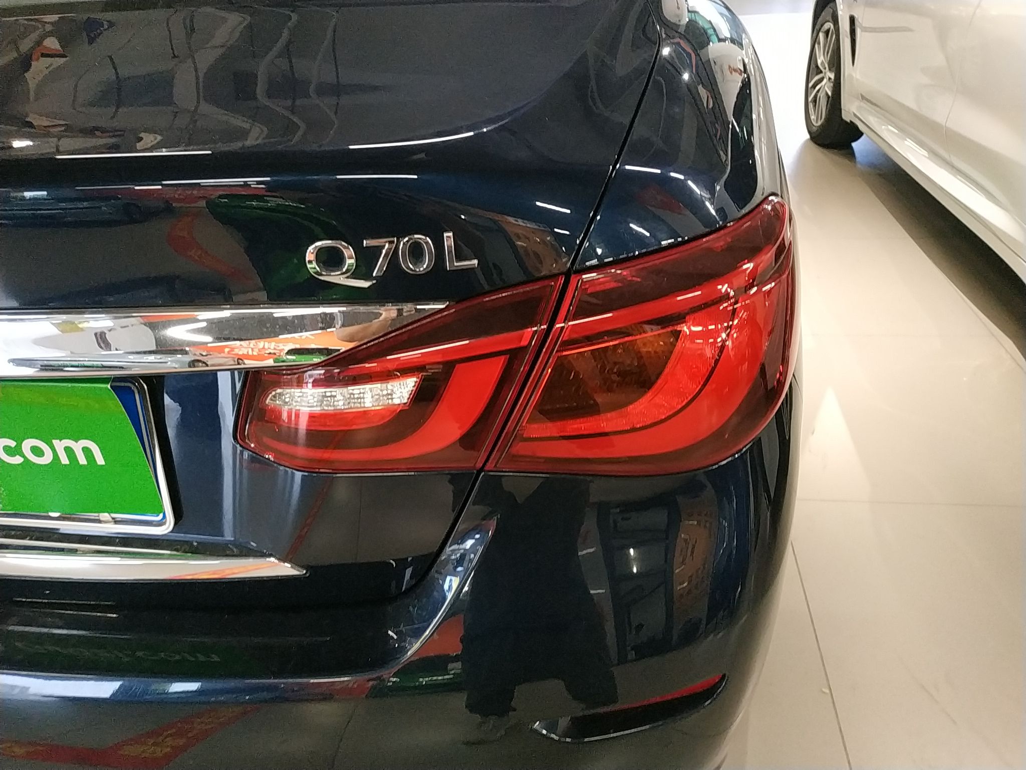 英菲尼迪Q70L 2019款 Q70L 2.0T 悦享版(进口)