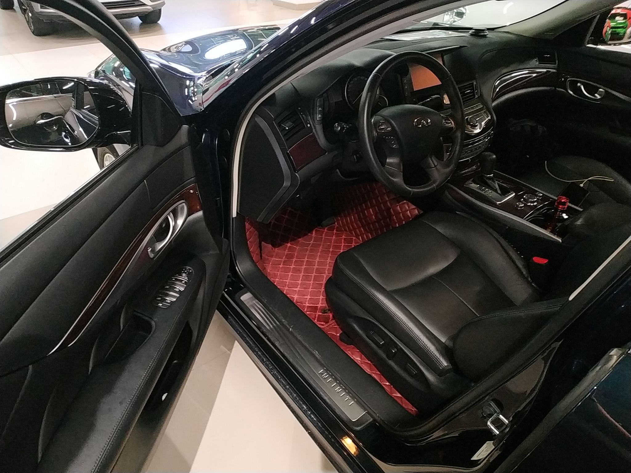 英菲尼迪Q70L 2019款 Q70L 2.0T 悦享版(进口)