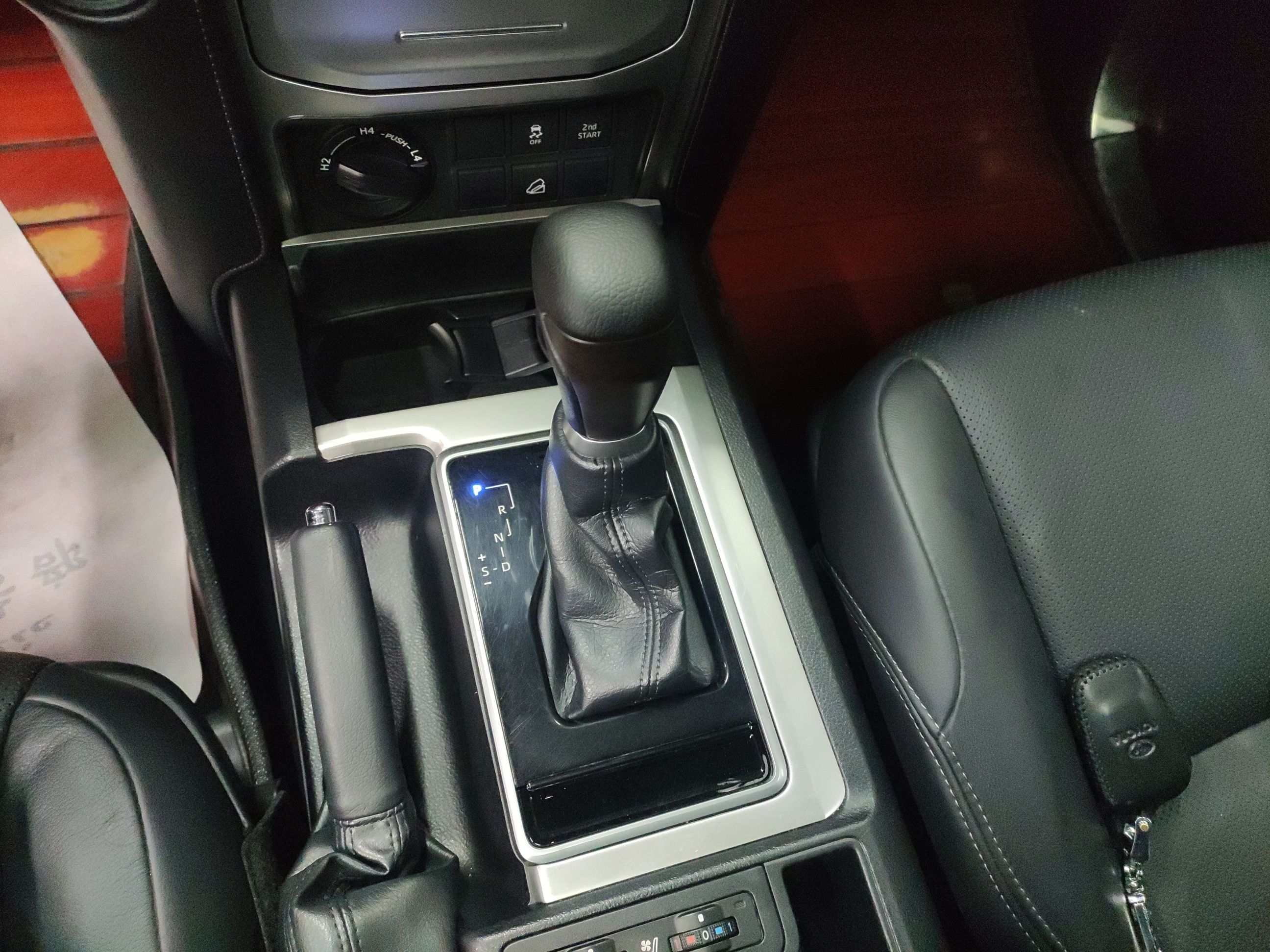 丰田 普拉多 2018款 3.5L 自动TX-L后挂备胎