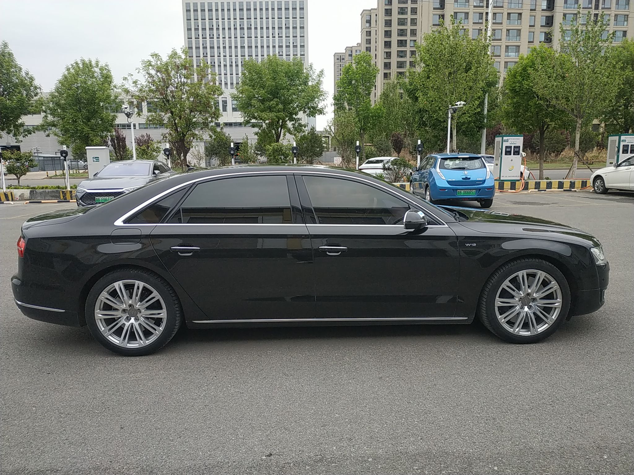 奥迪A8 2014款 A8L 6.3 FSI W12 quattro旗舰型(进口)