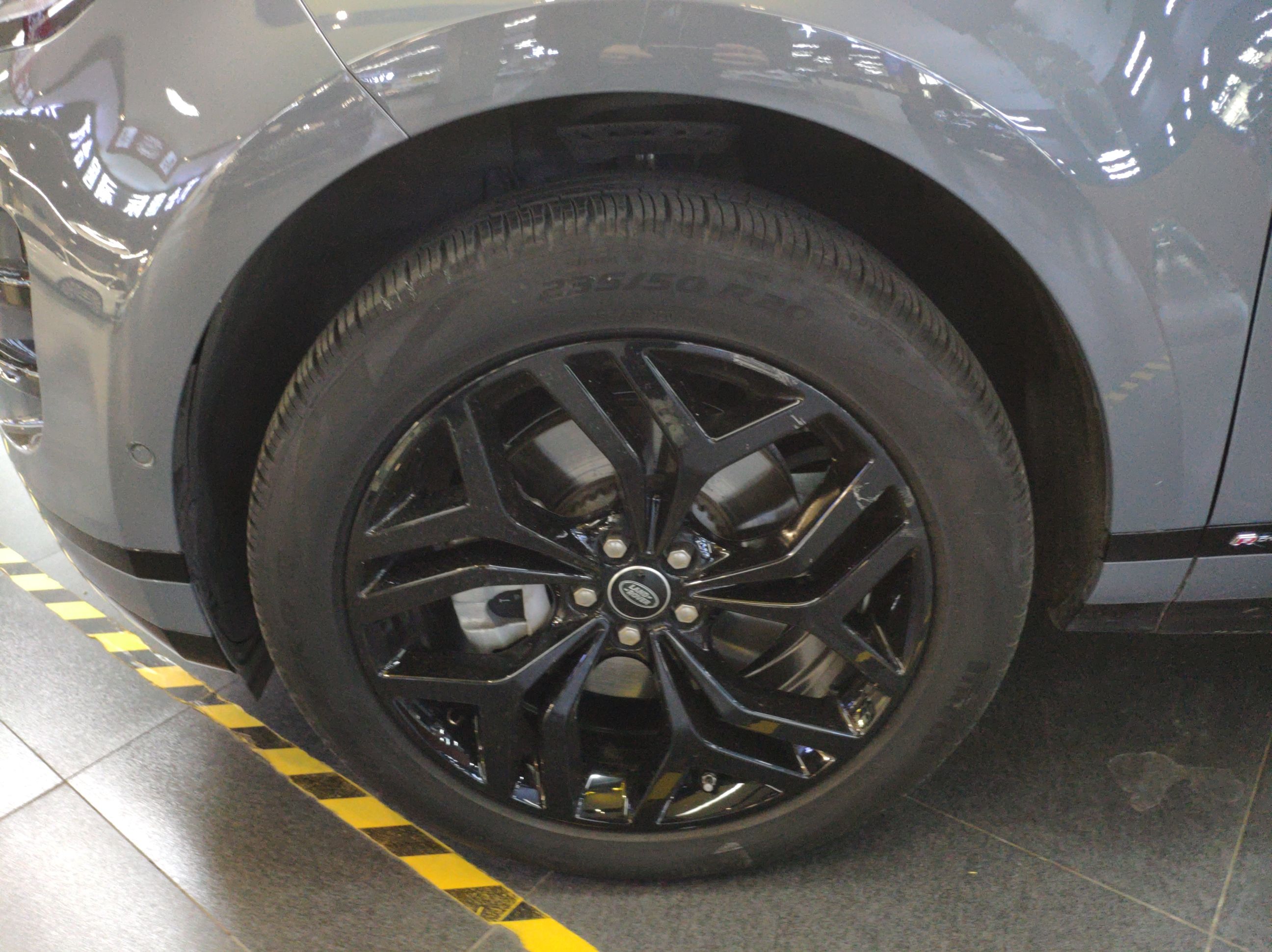 路虎 揽胜极光 2020款 249PS R-DYNAMIC S 曜黑运动科技版