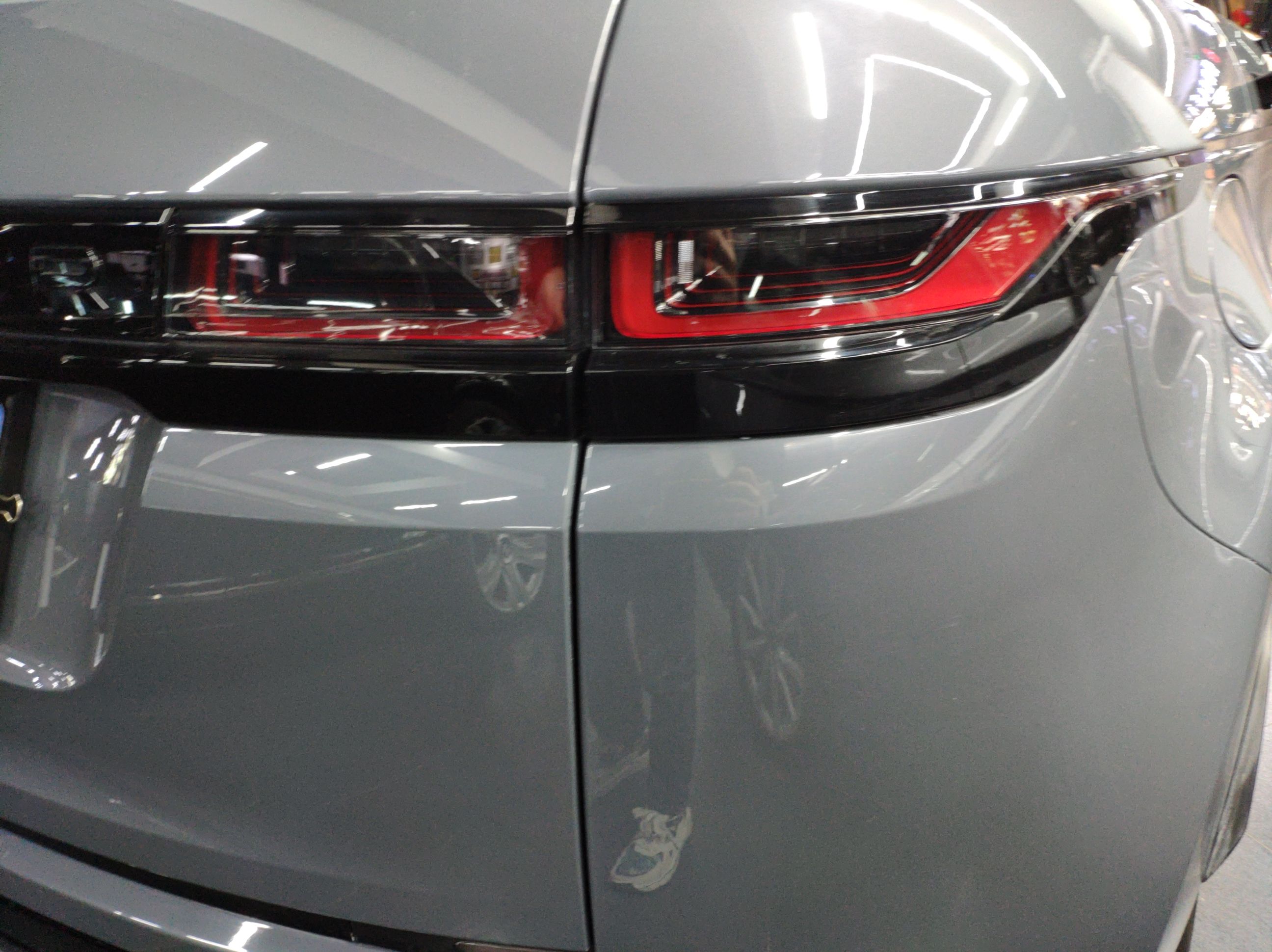 路虎 揽胜极光 2020款 249PS R-DYNAMIC S 曜黑运动科技版