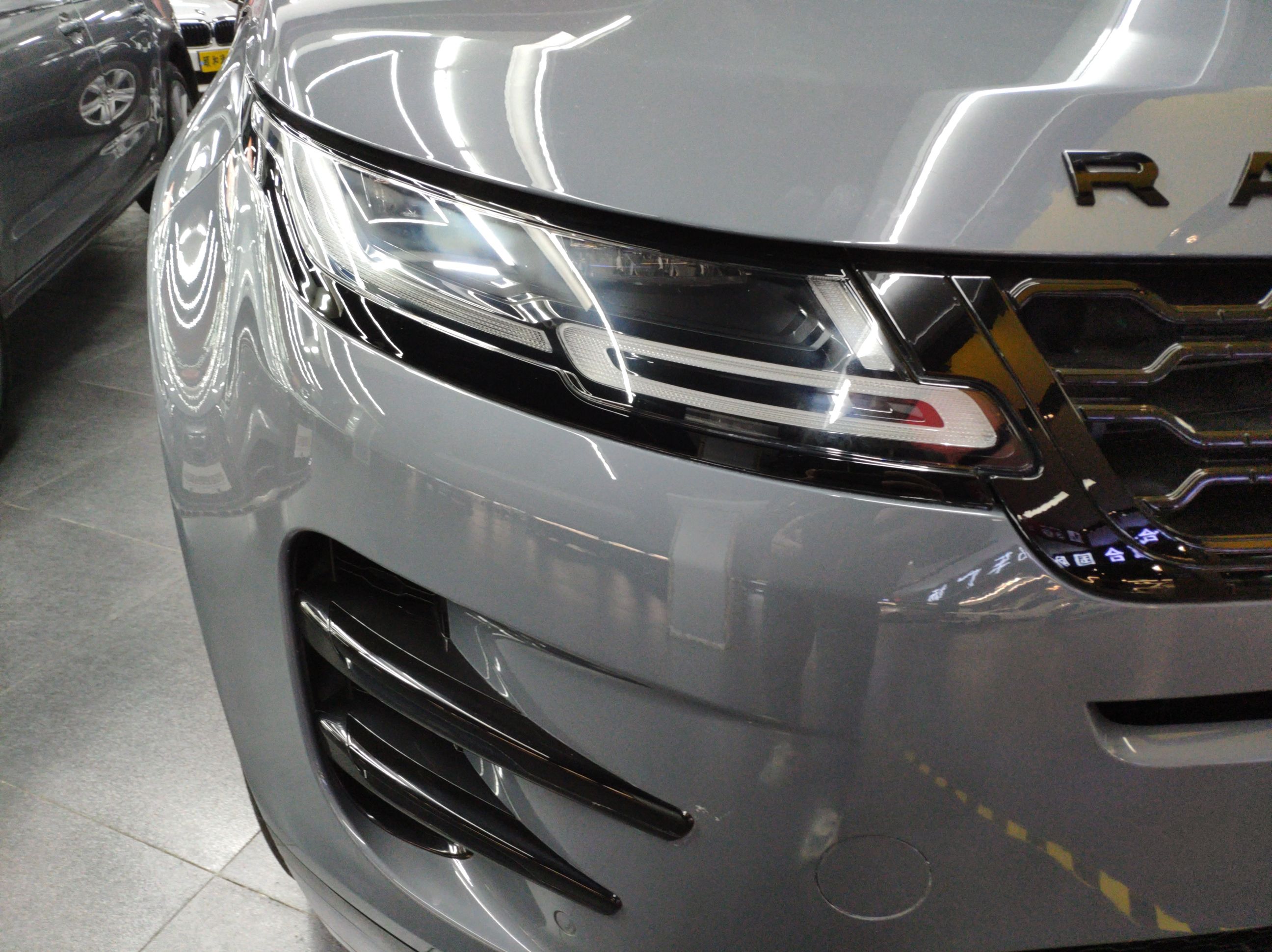 路虎 揽胜极光 2020款 249PS R-DYNAMIC S 曜黑运动科技版